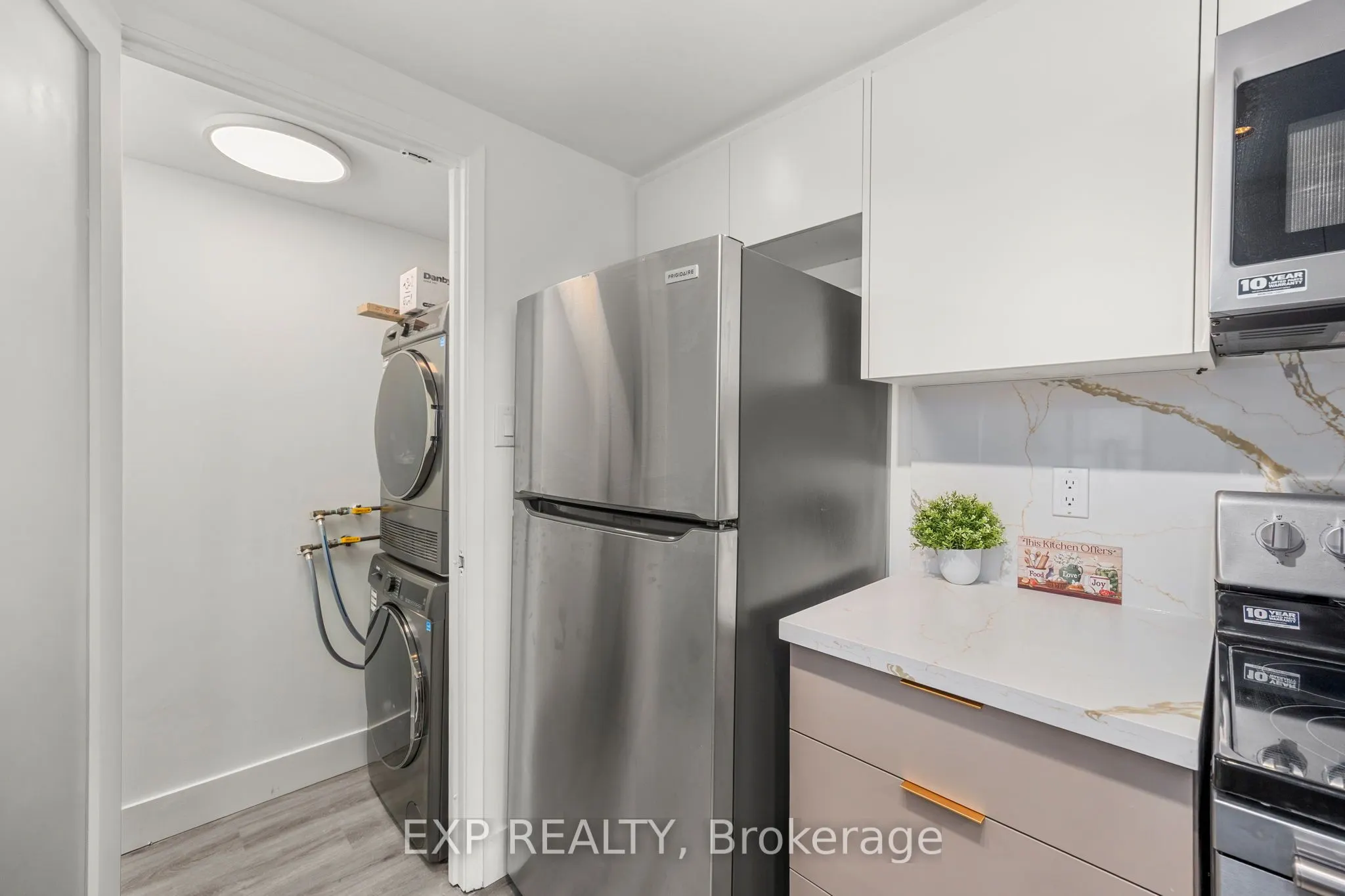 711 Bay Street, #817