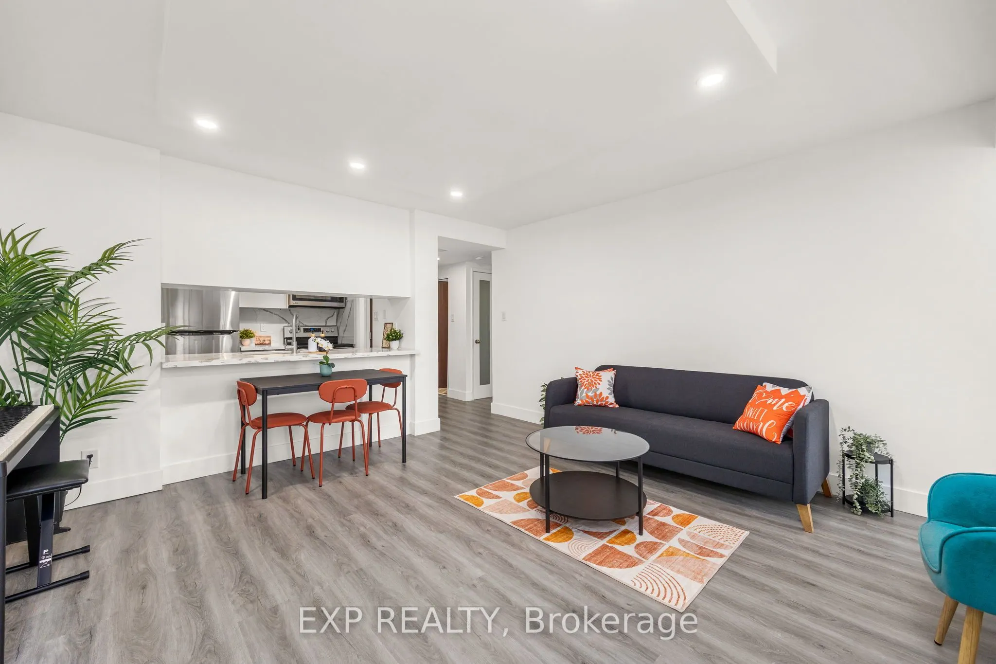 711 Bay Street, #817