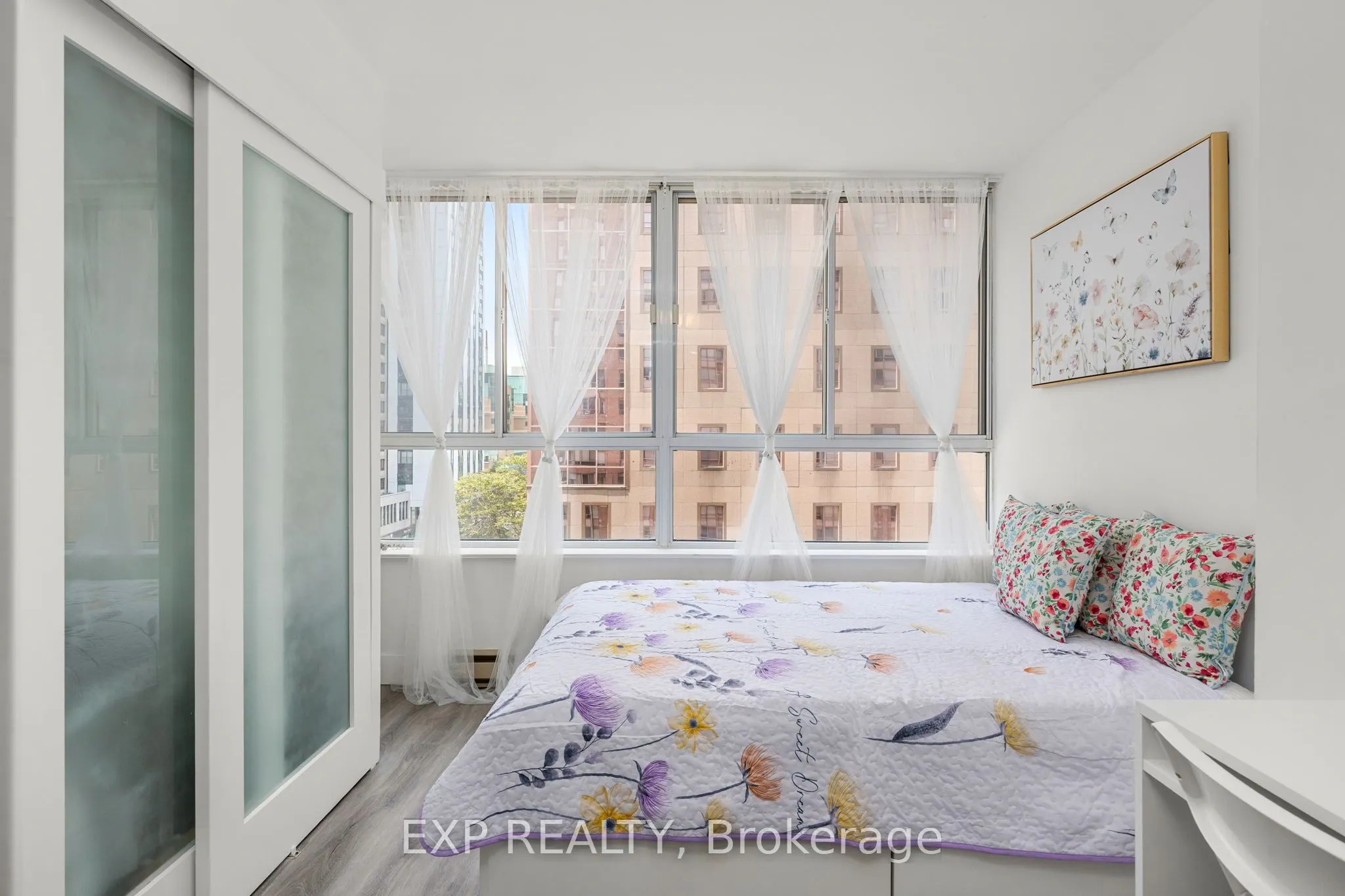711 Bay Street, #817
