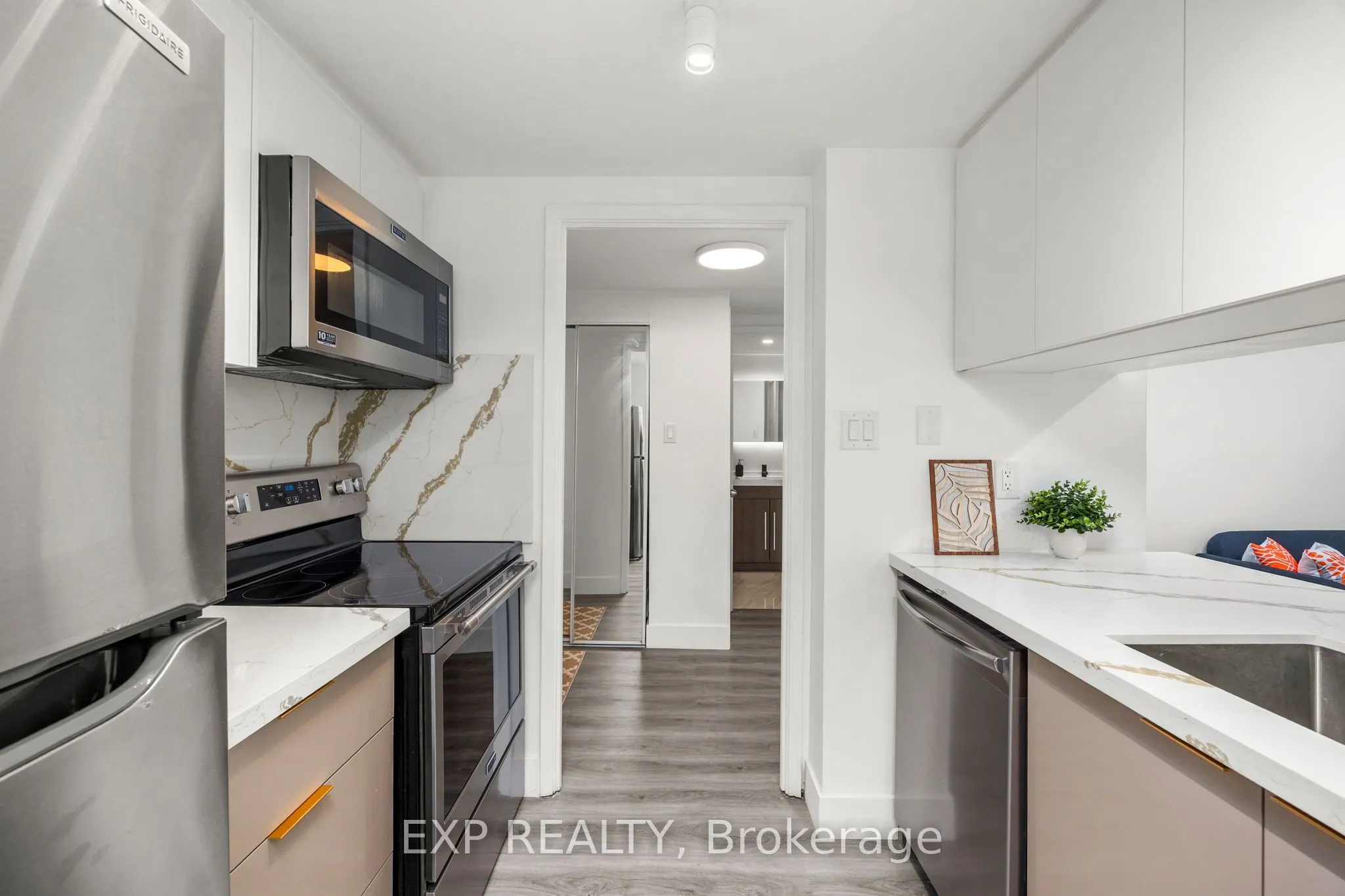 711 Bay Street, #817