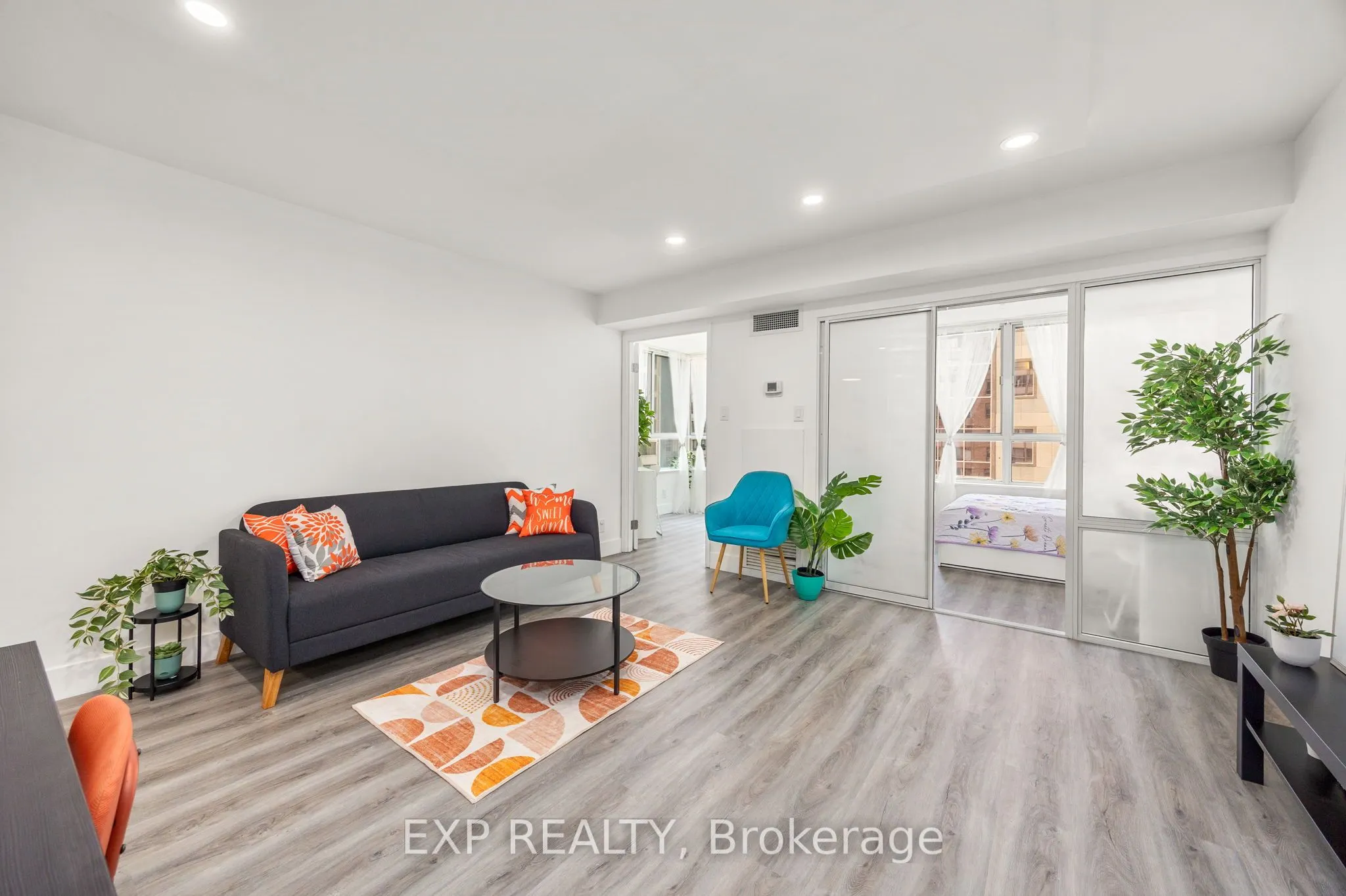 711 Bay Street, #817