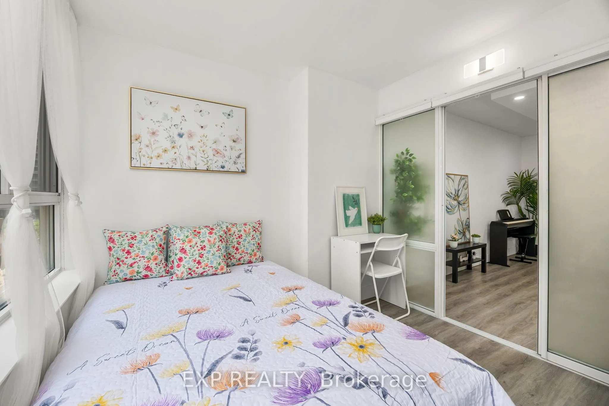 711 Bay Street, #817