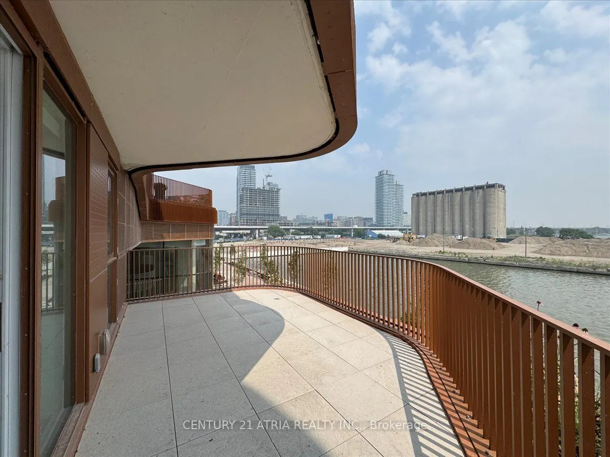 155 Merchants' Wharf, #209
