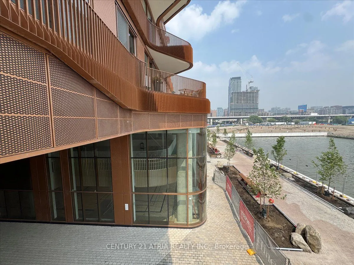155 Merchants' Wharf, #209