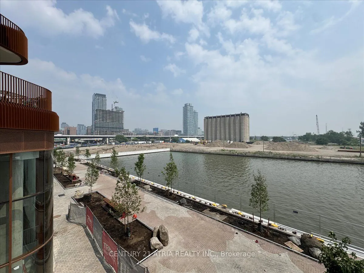 155 Merchants' Wharf, #209