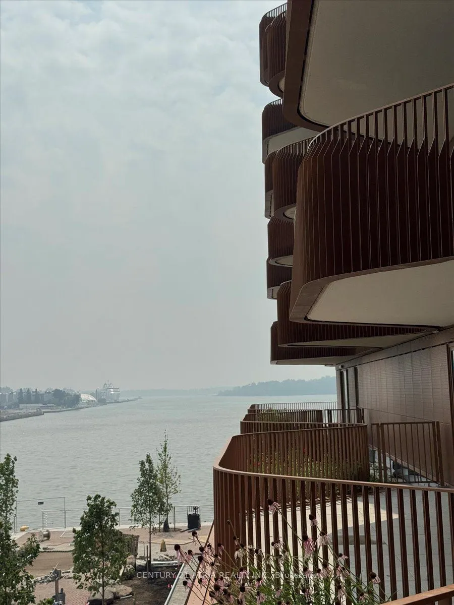 155 Merchants' Wharf, #209