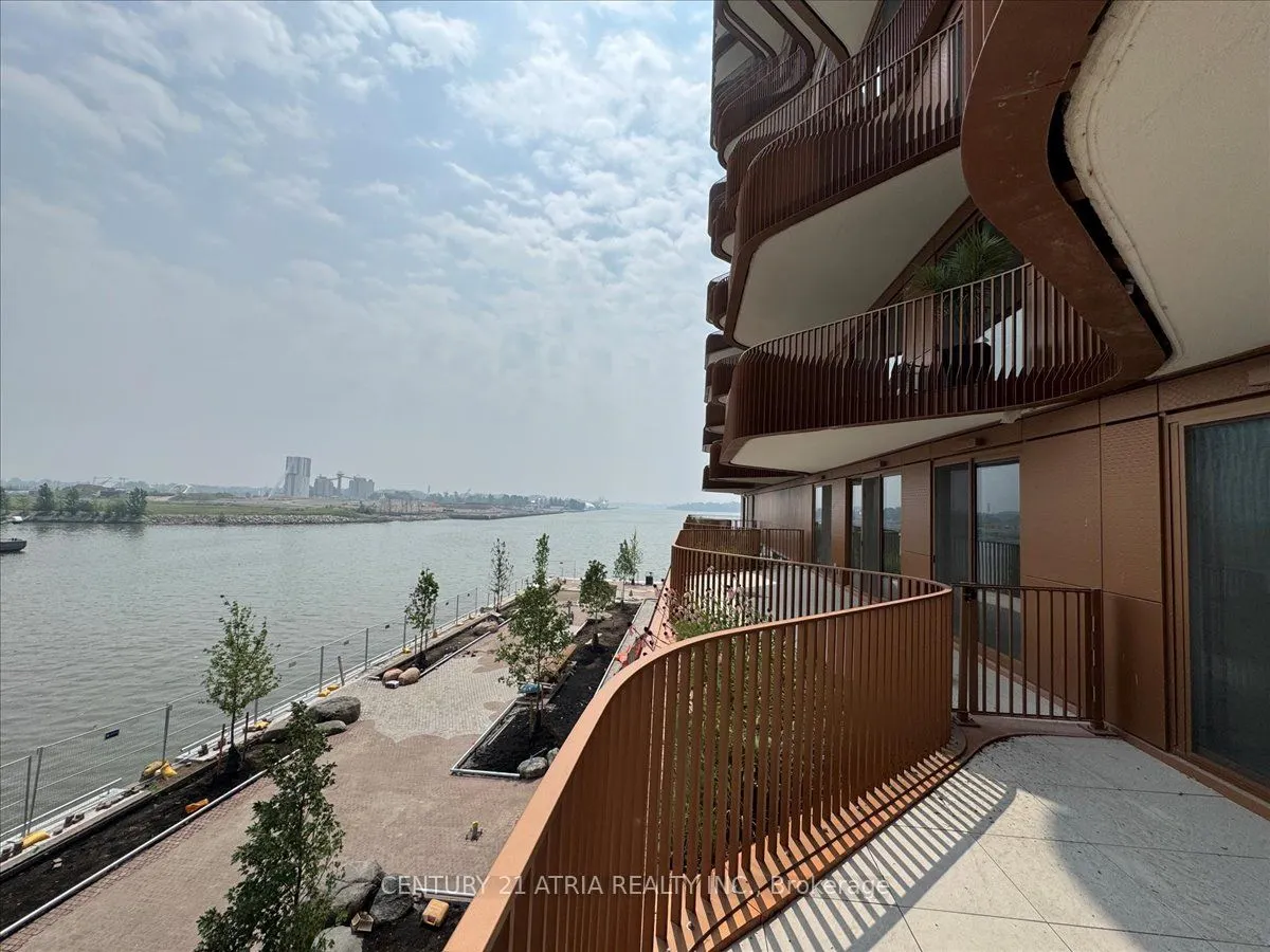 155 Merchants' Wharf, #209
