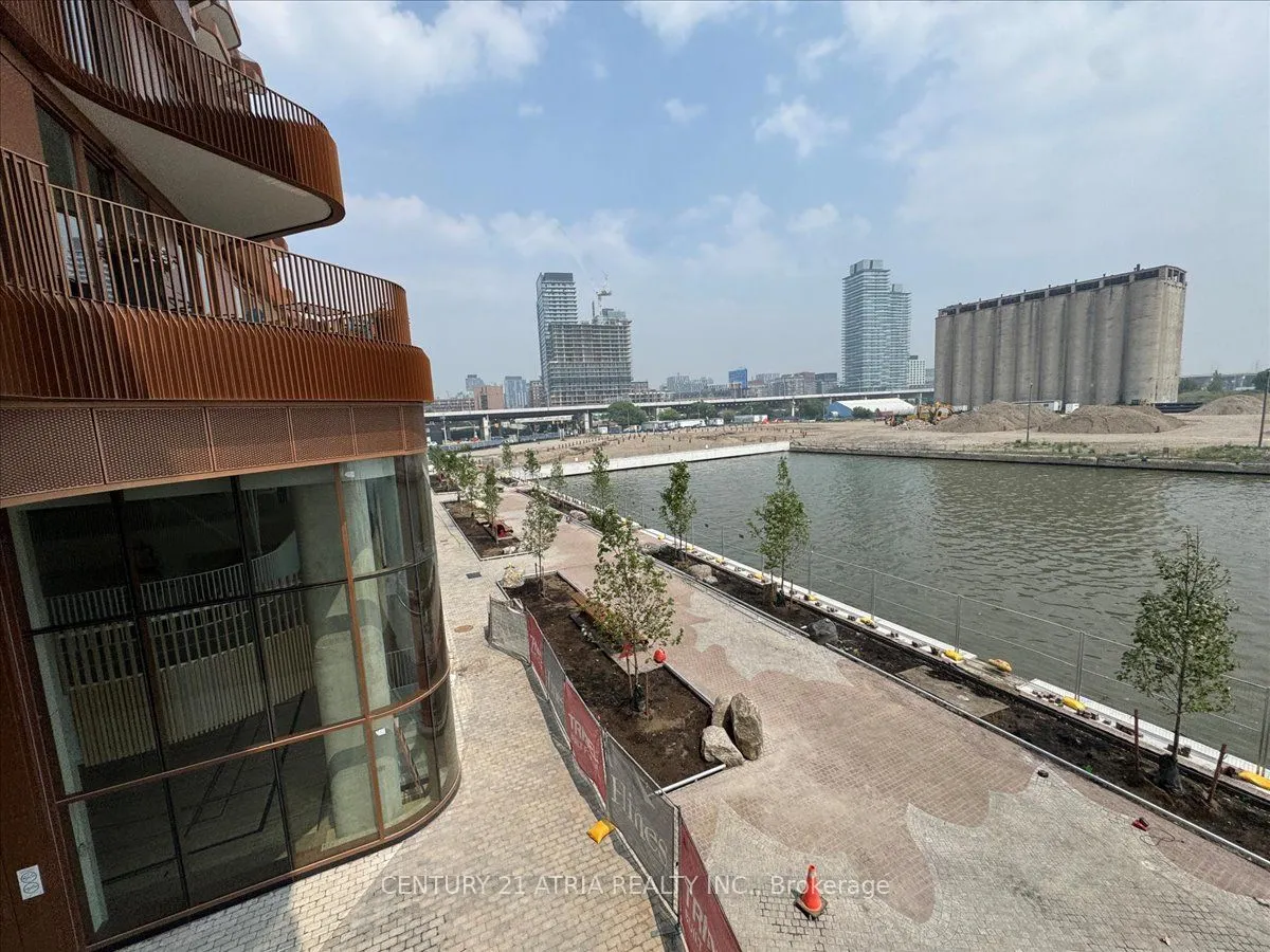 155 Merchants' Wharf, #209