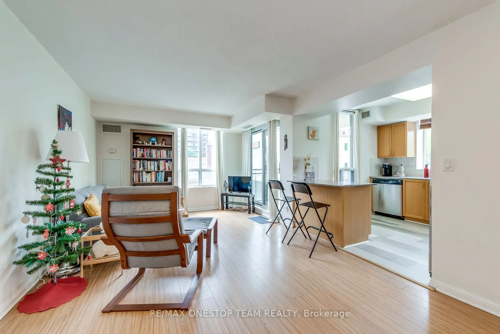 5940 Yonge Street, #303