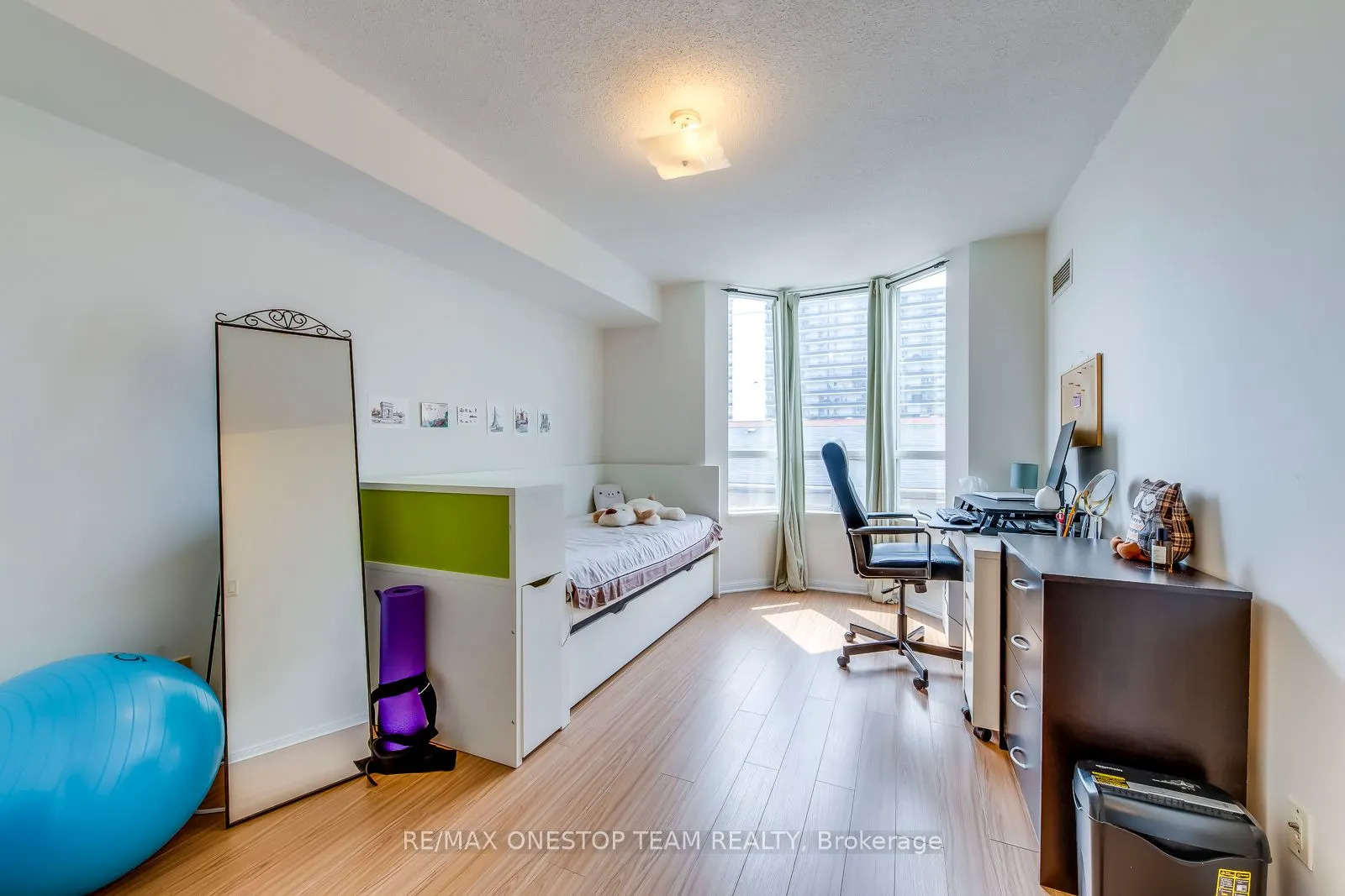 5940 Yonge Street, #303