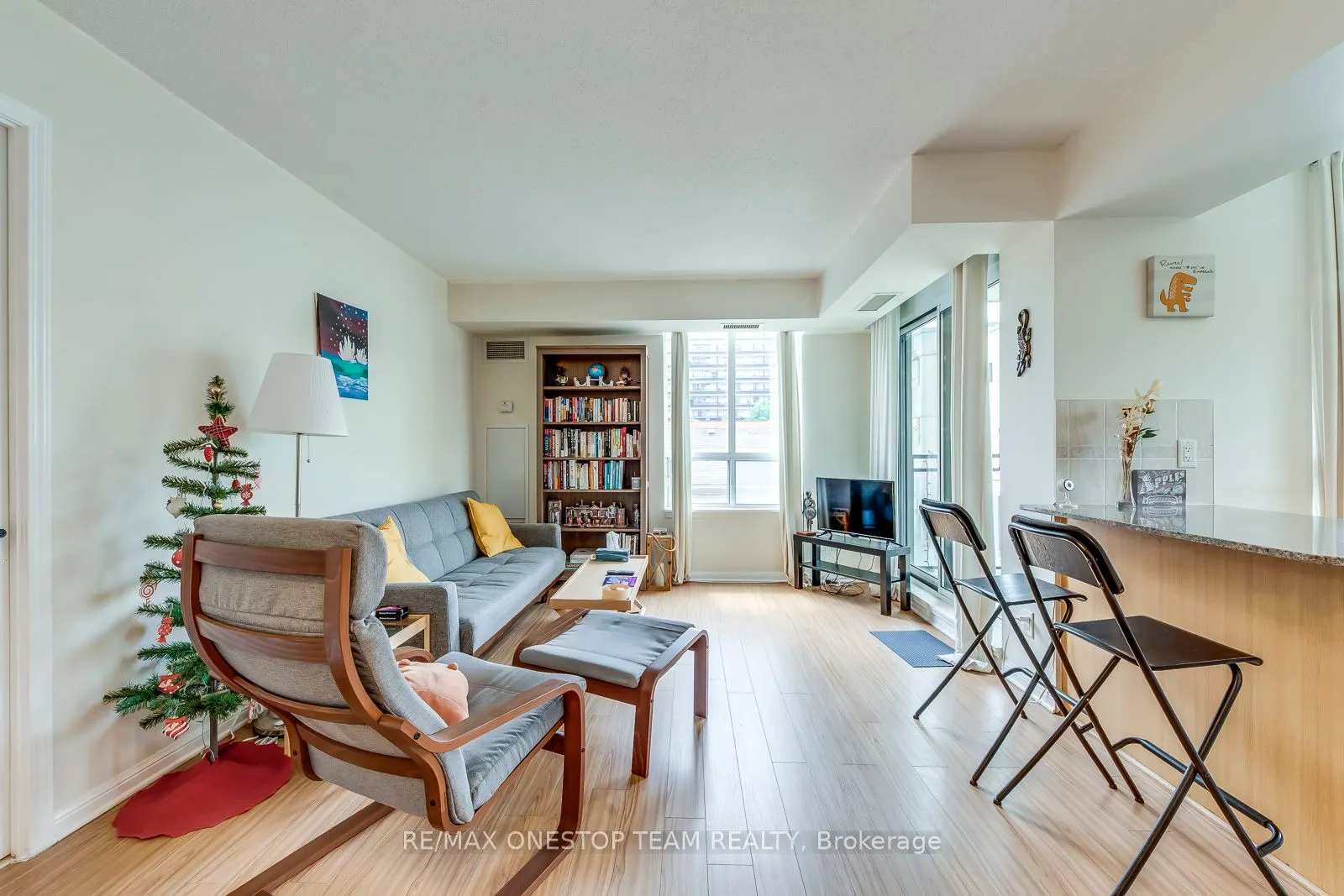 5940 Yonge Street, #303