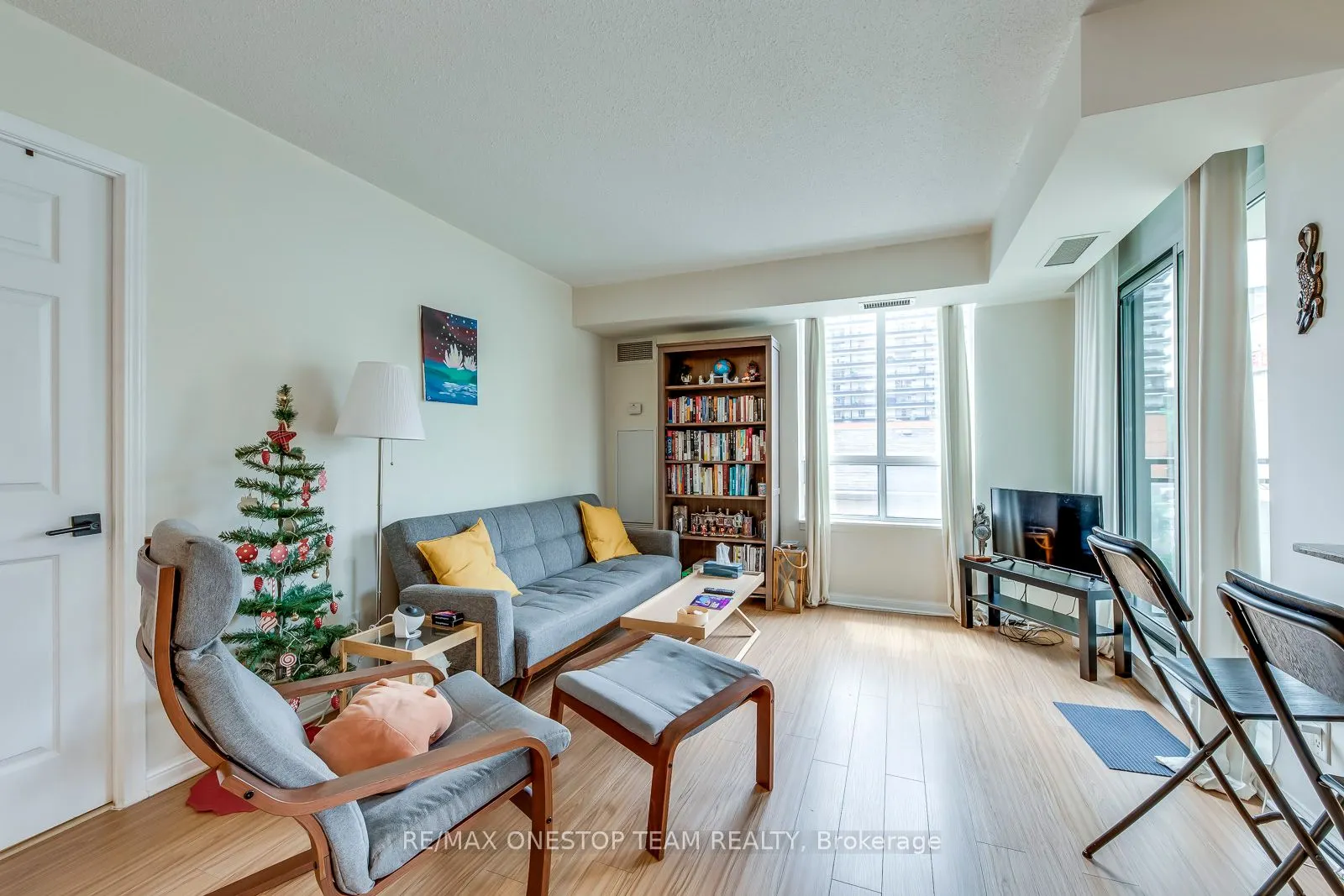 5940 Yonge Street, #303