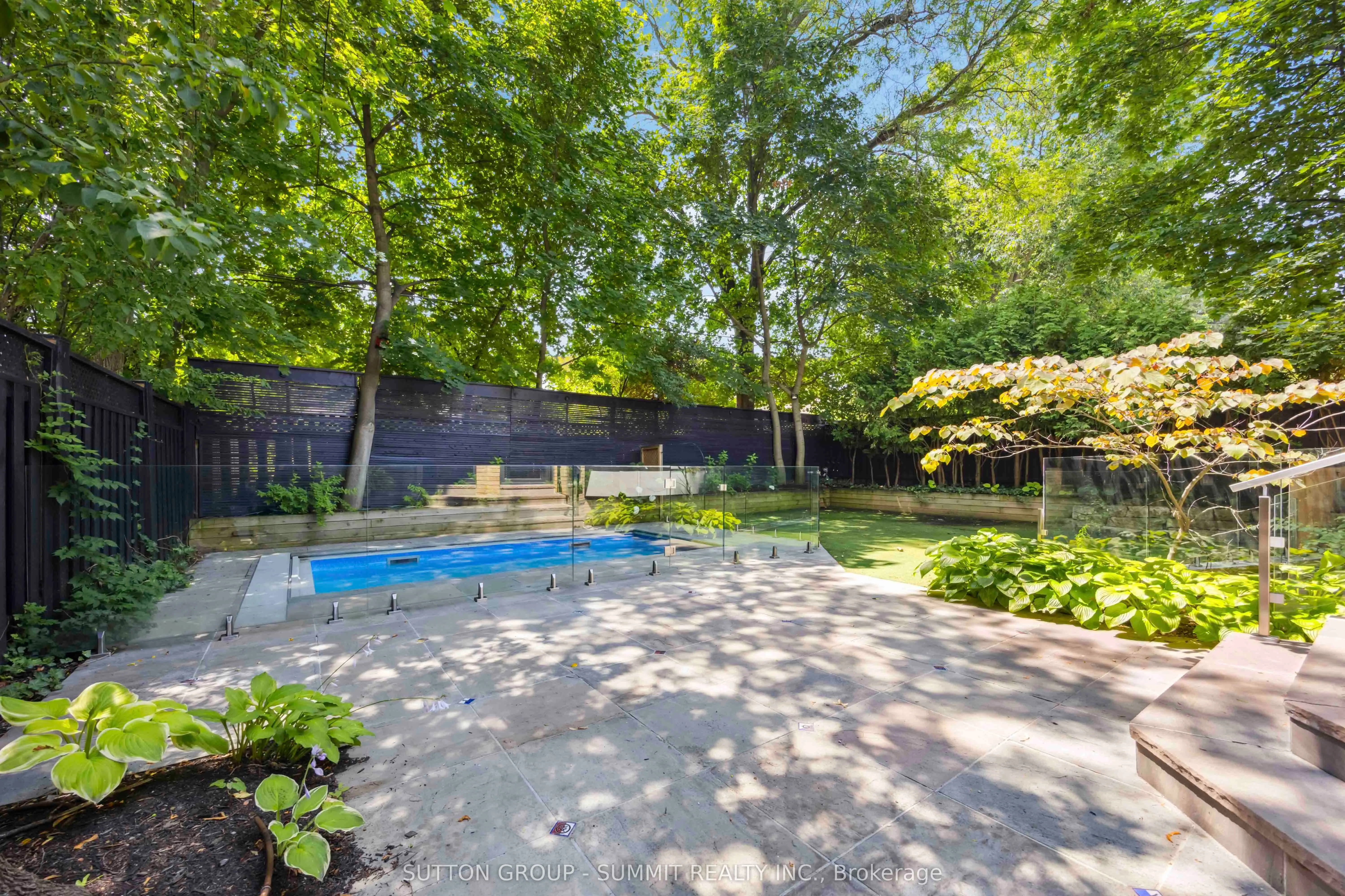 127 Munro Boulevard
