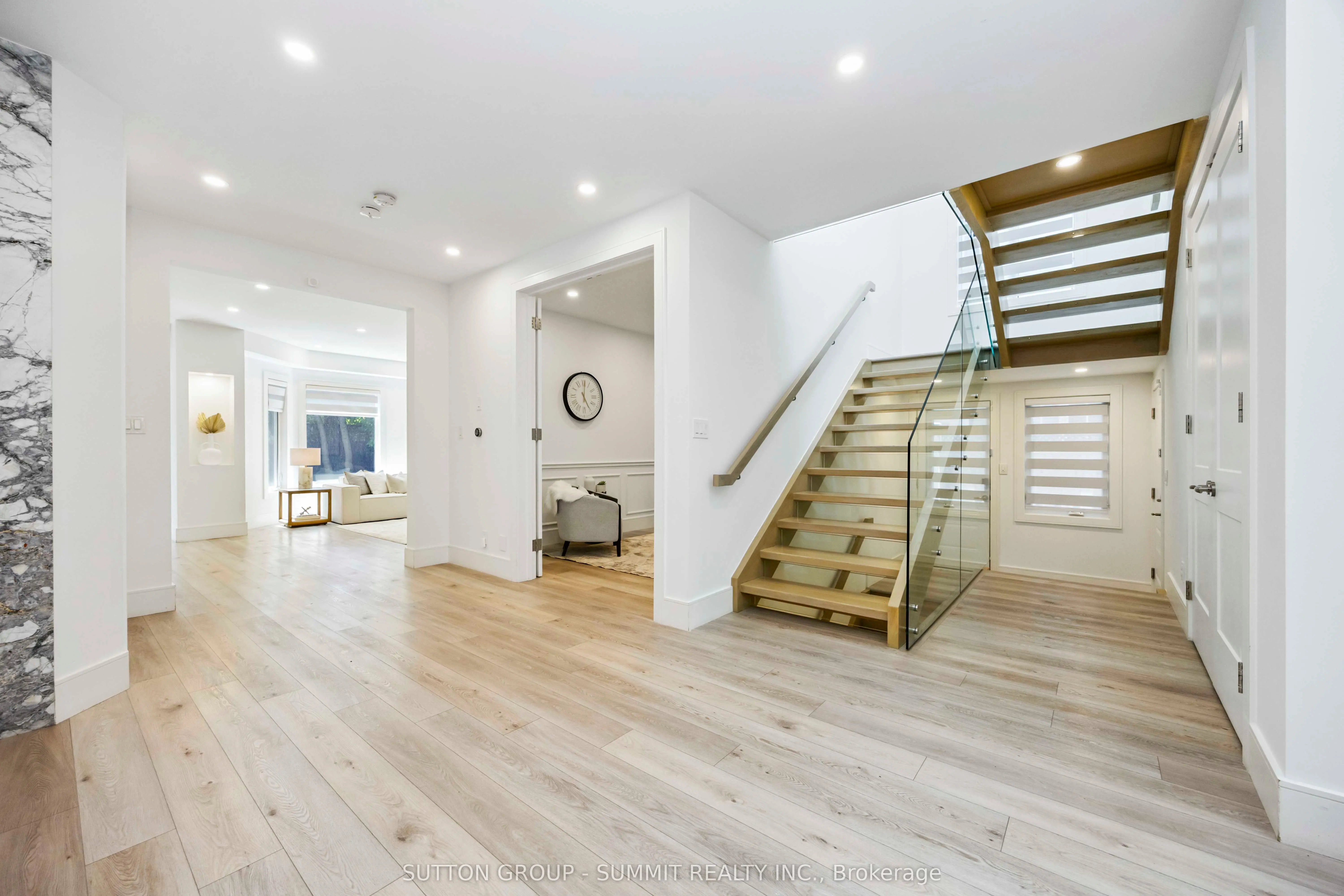 127 Munro Boulevard