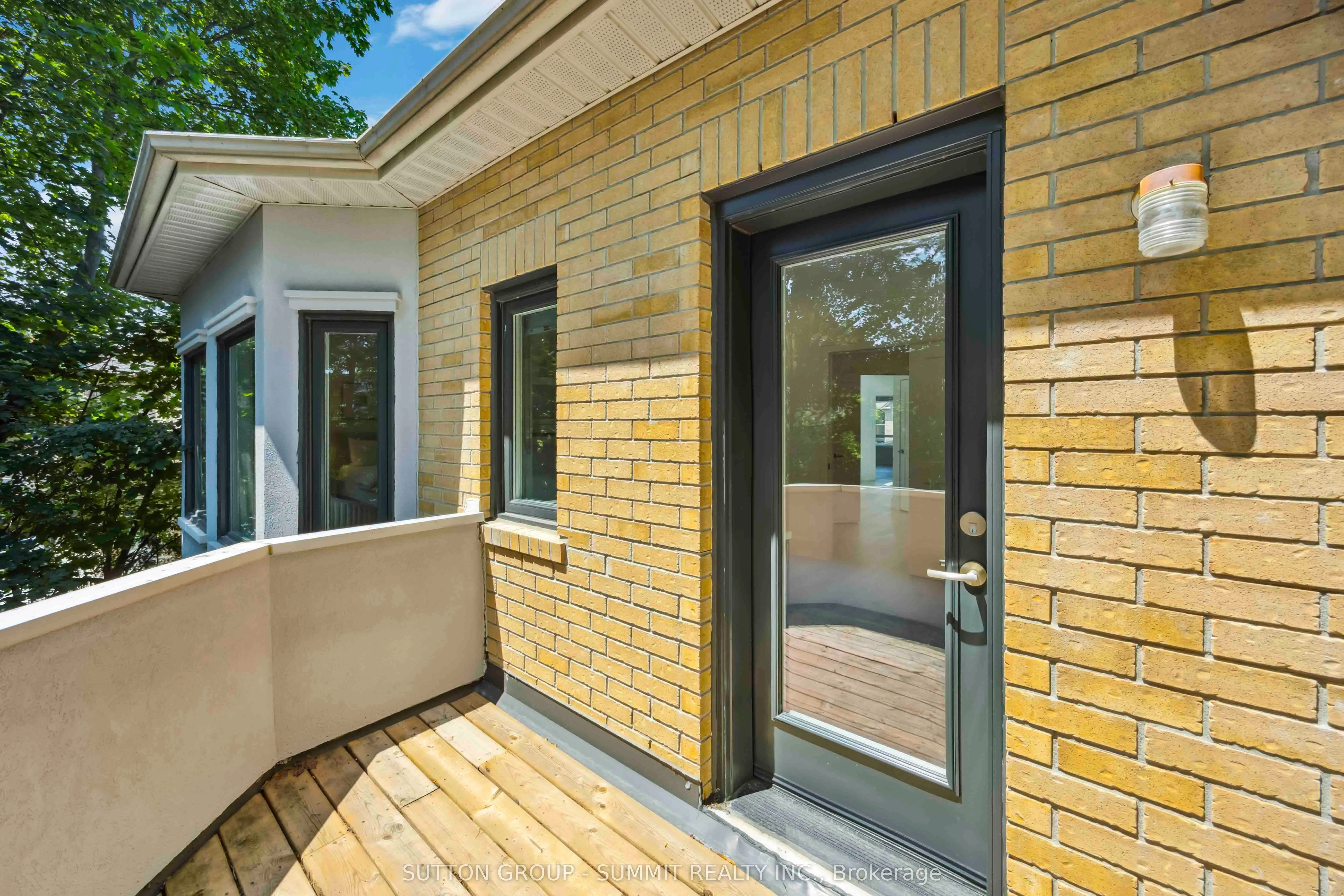 127 Munro Boulevard