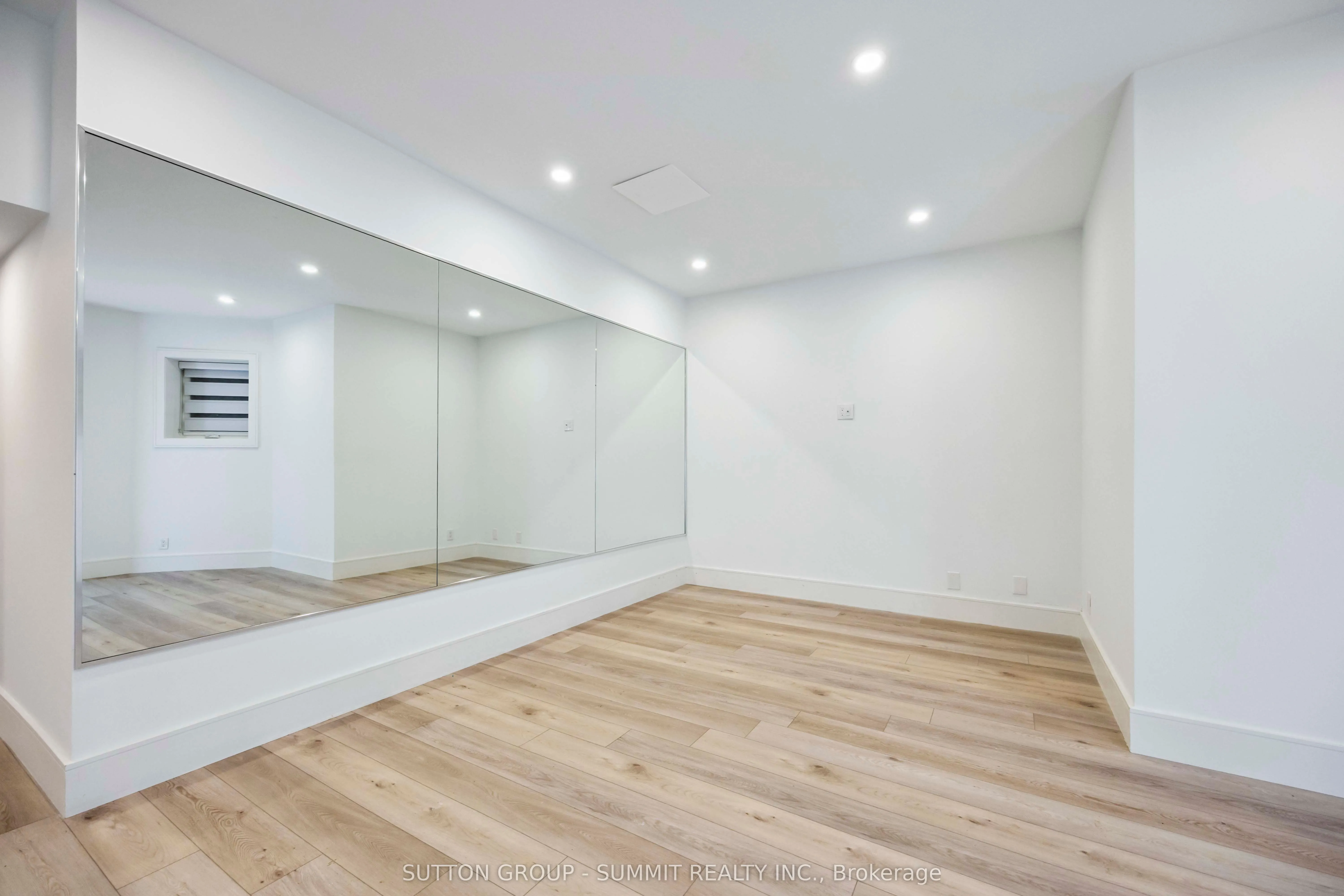 127 Munro Boulevard