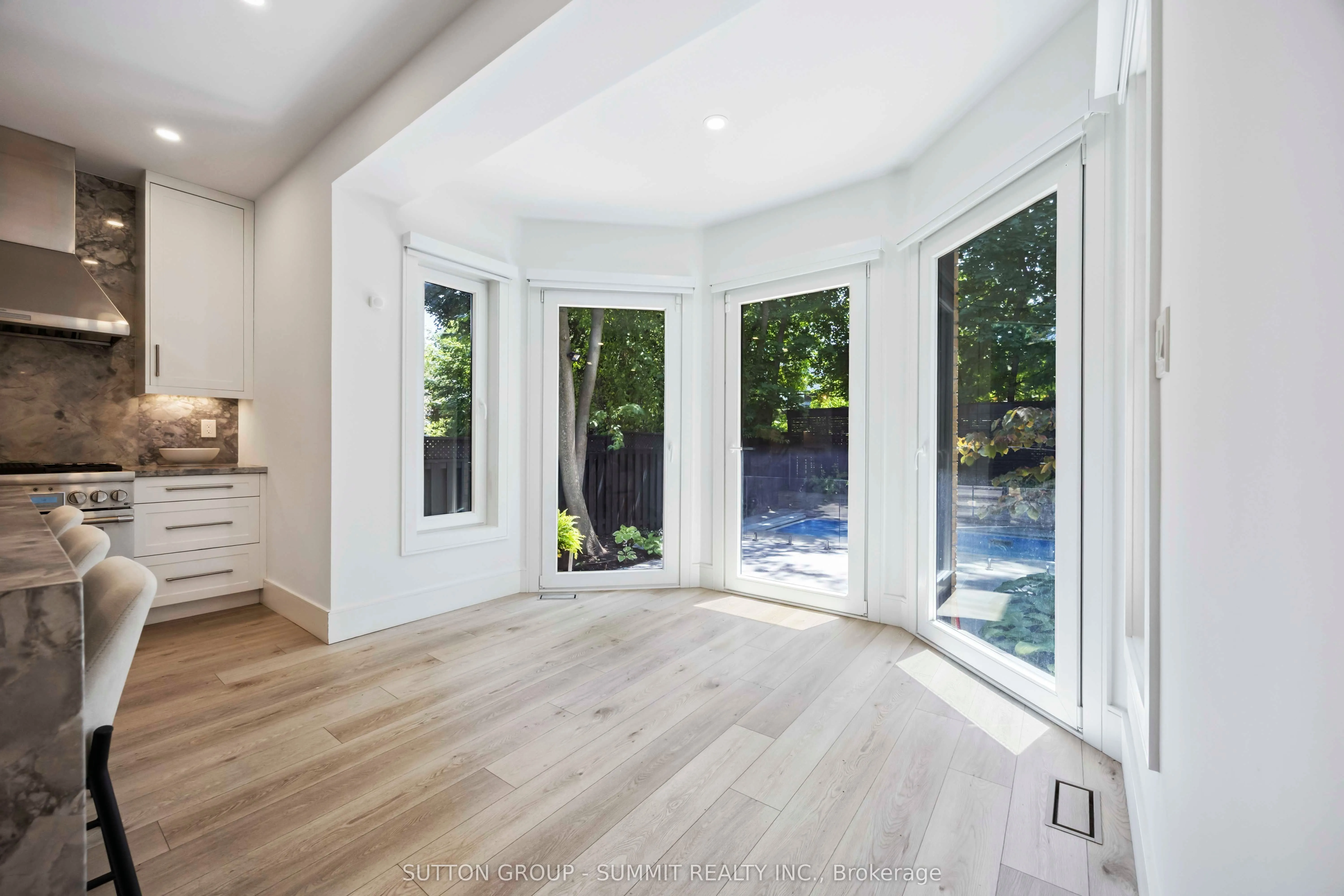127 Munro Boulevard
