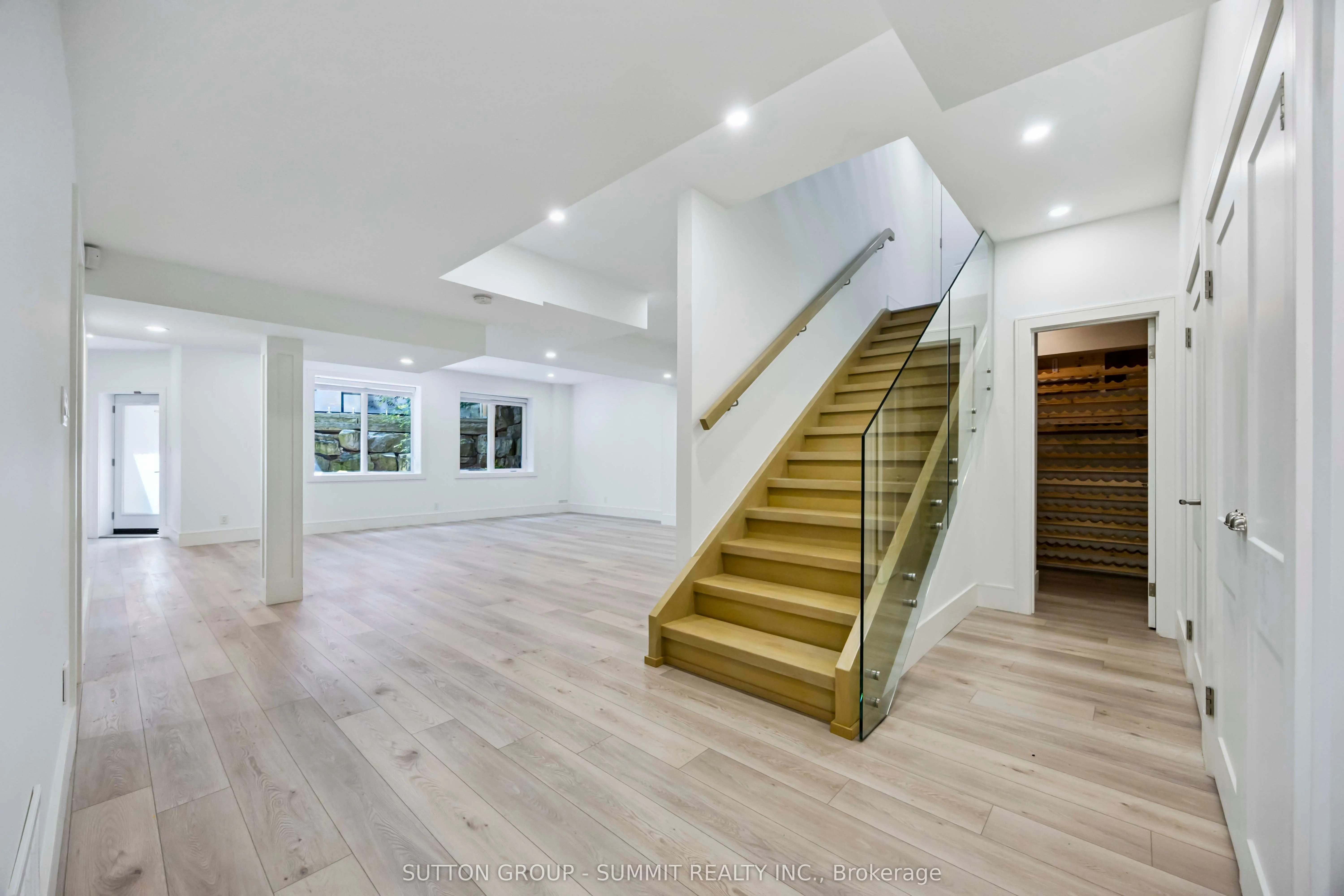 127 Munro Boulevard