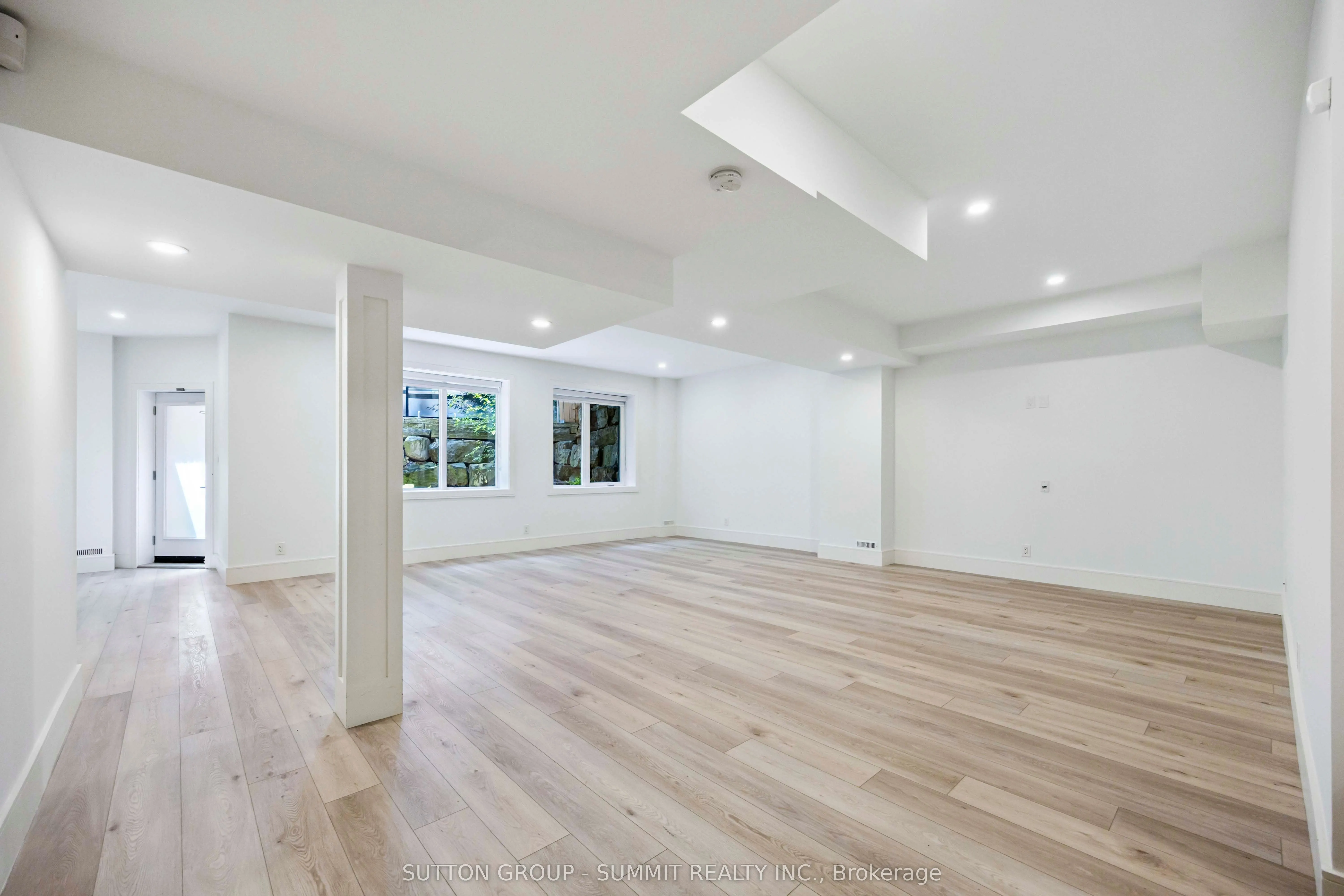 127 Munro Boulevard