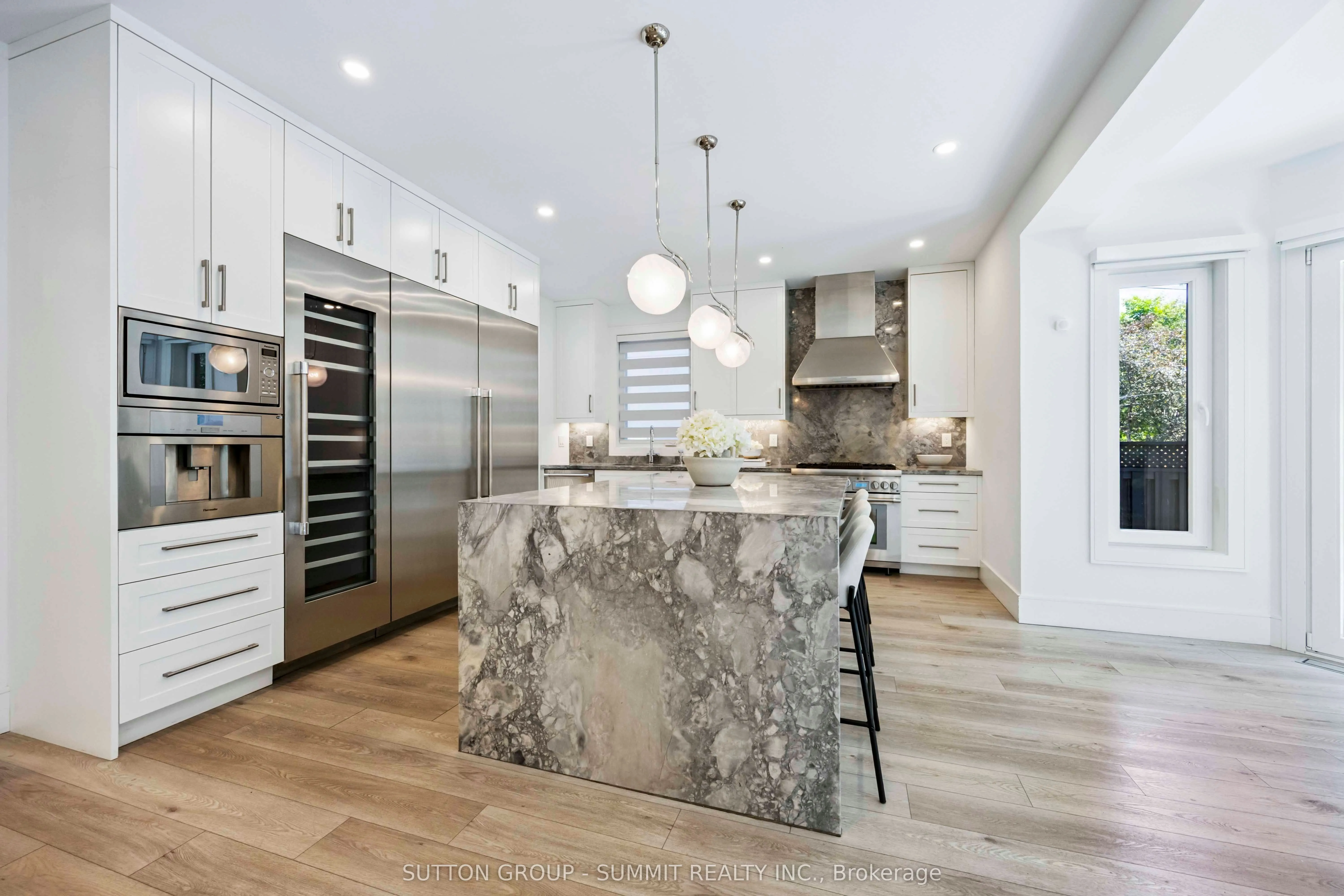 127 Munro Boulevard