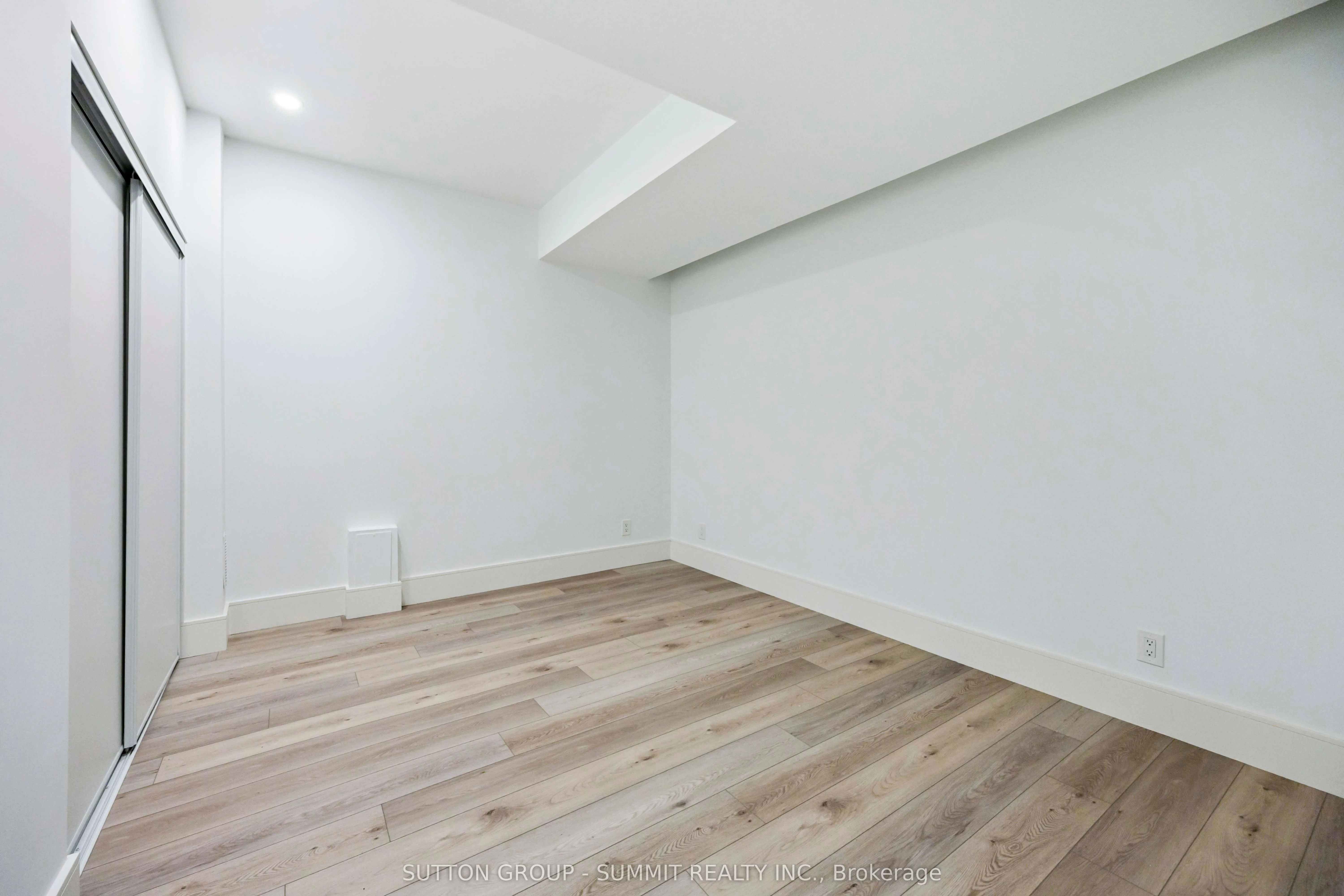 127 Munro Boulevard
