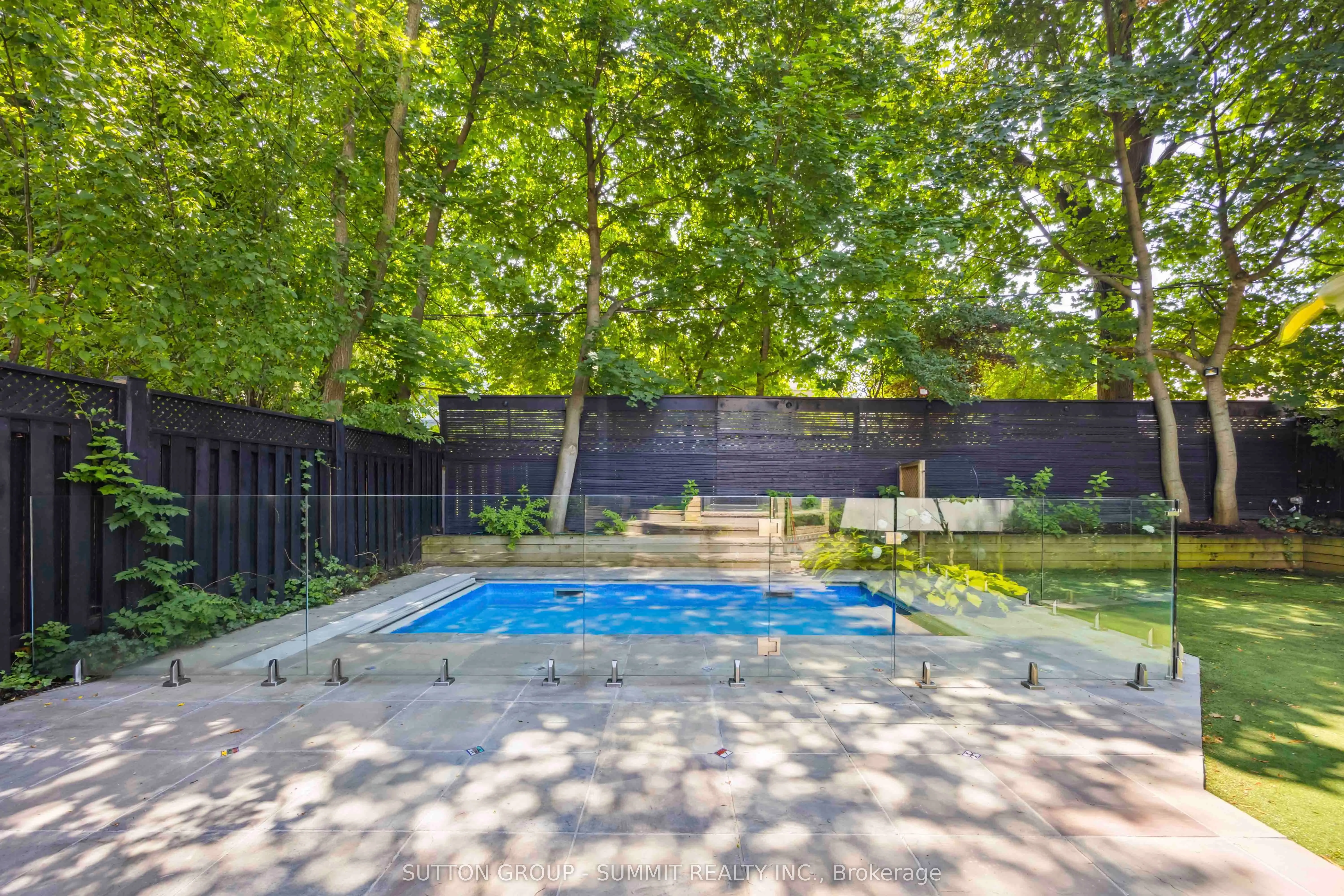 127 Munro Boulevard