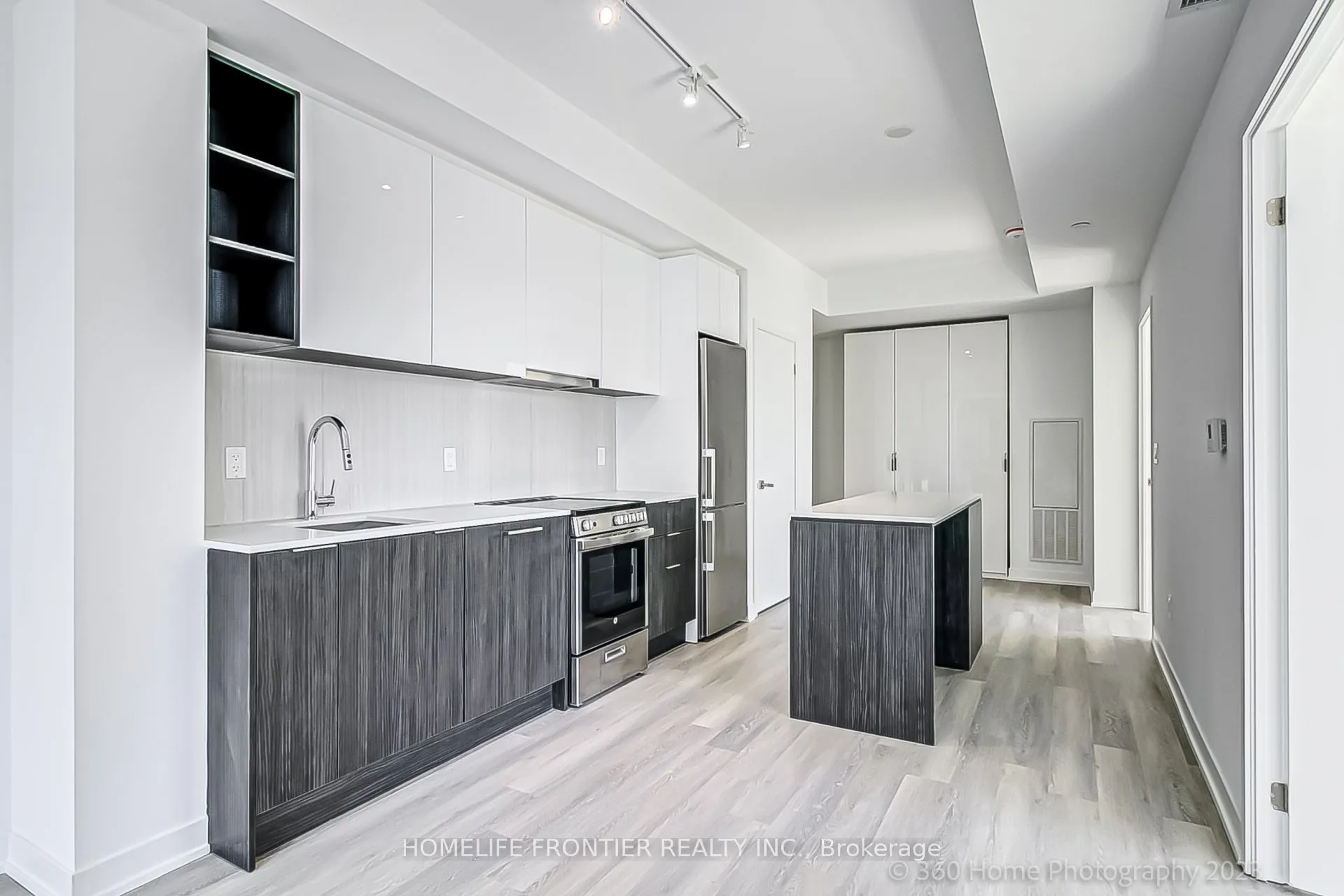 31 TIPPETT Road, #731