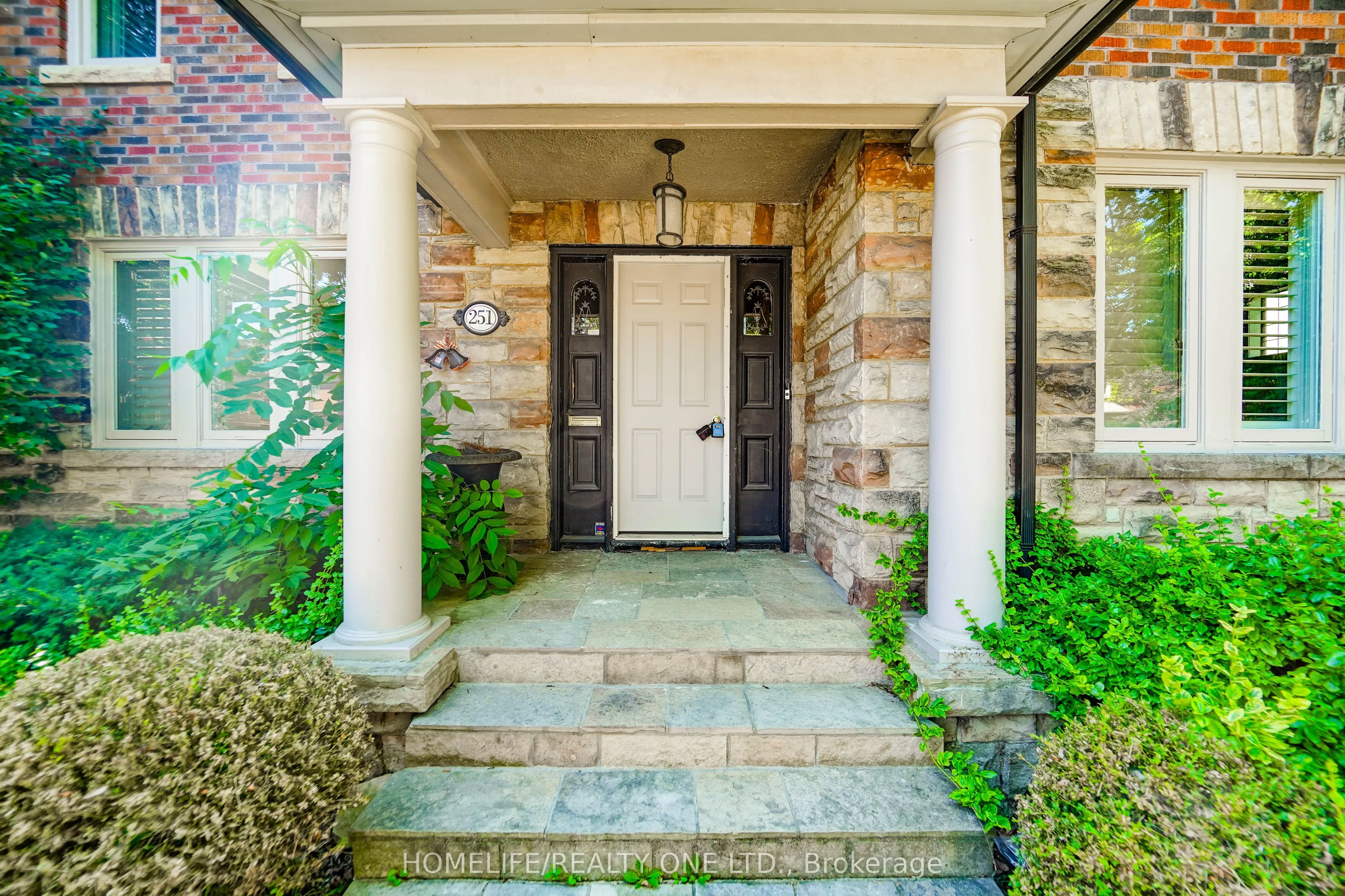 251 Lytton Boulevard
