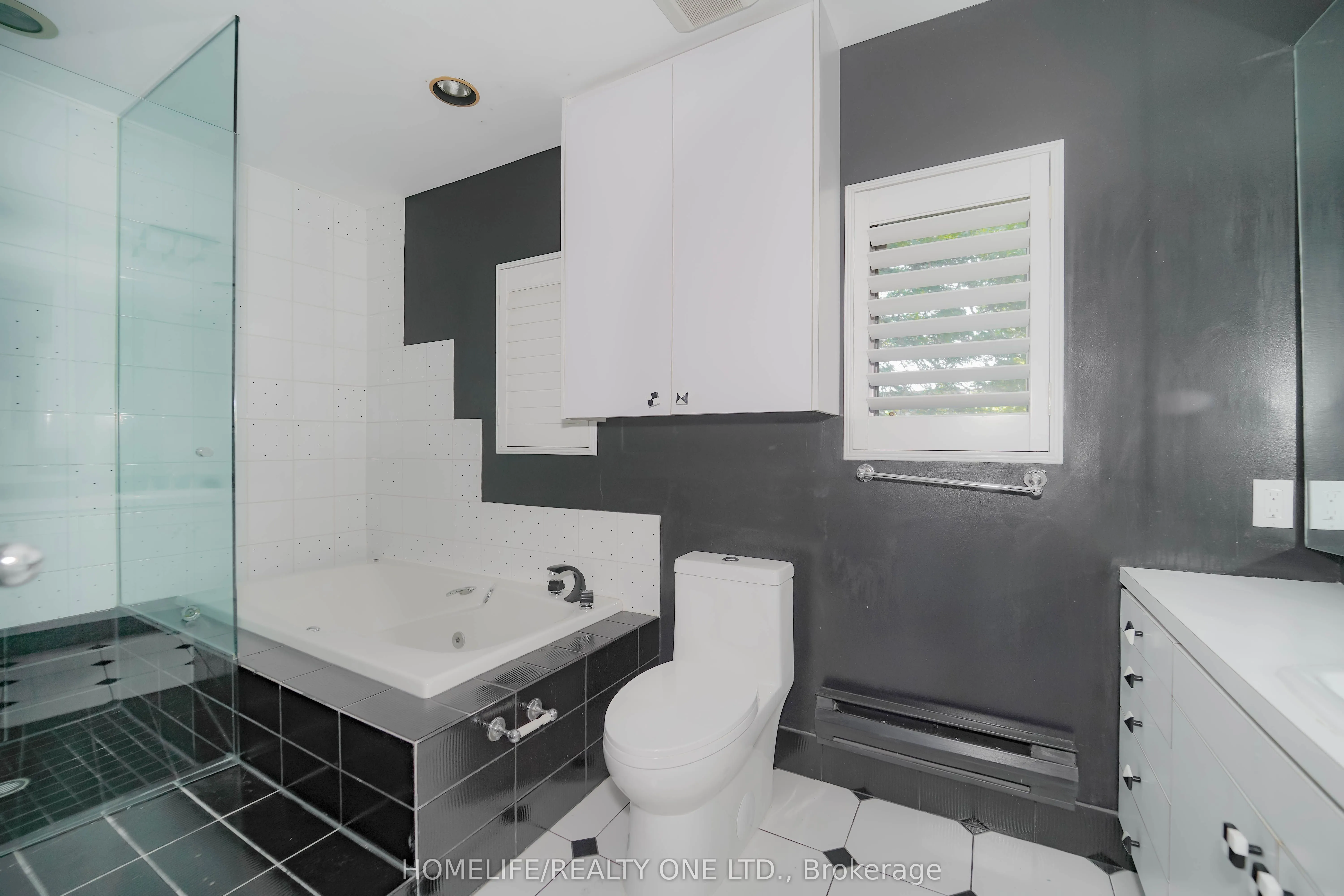 251 Lytton Boulevard