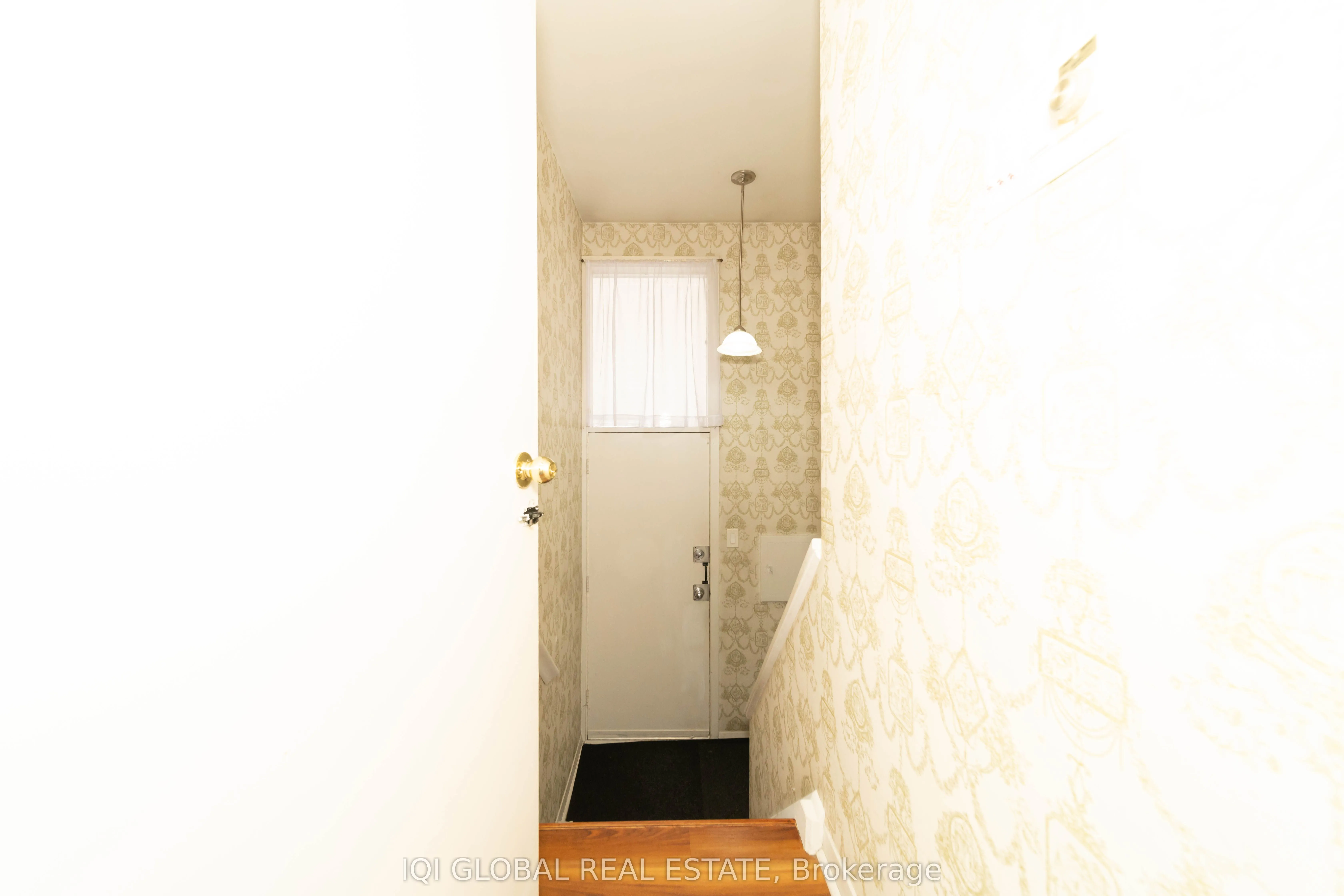31 REGATTA CRES Crescent E
