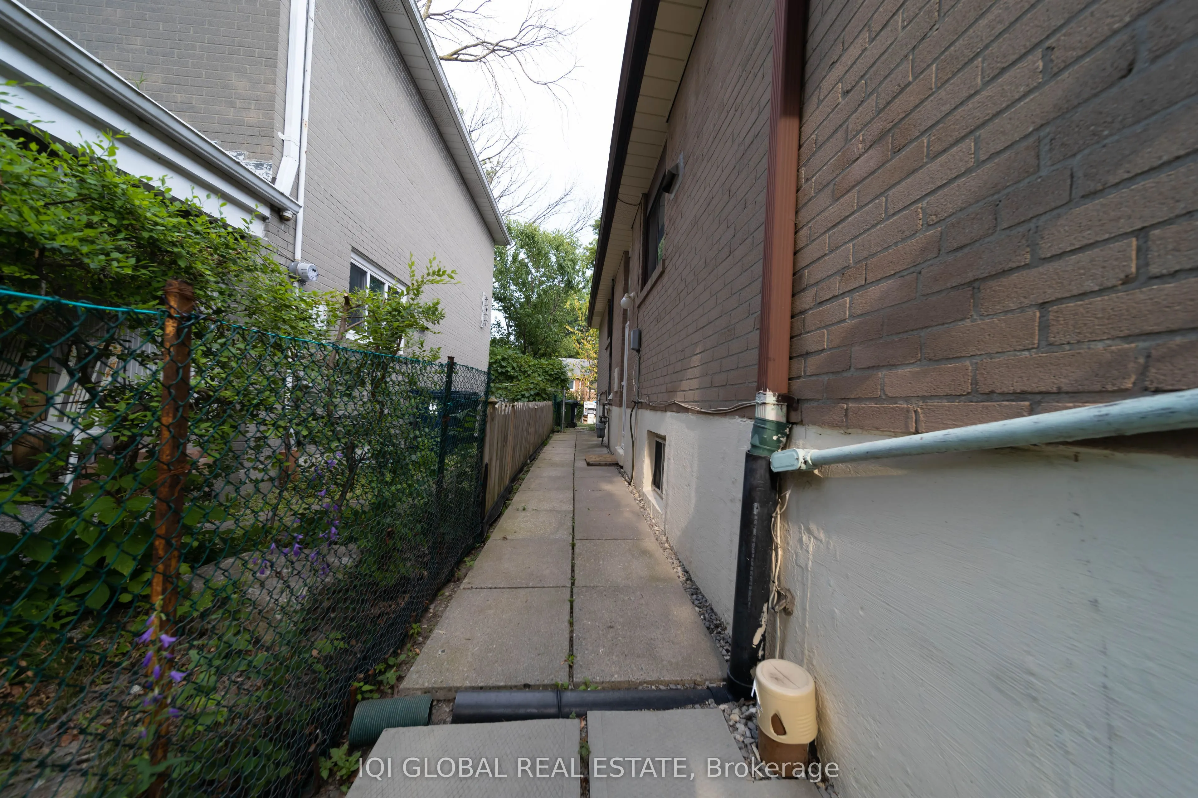 31 REGATTA CRES Crescent E
