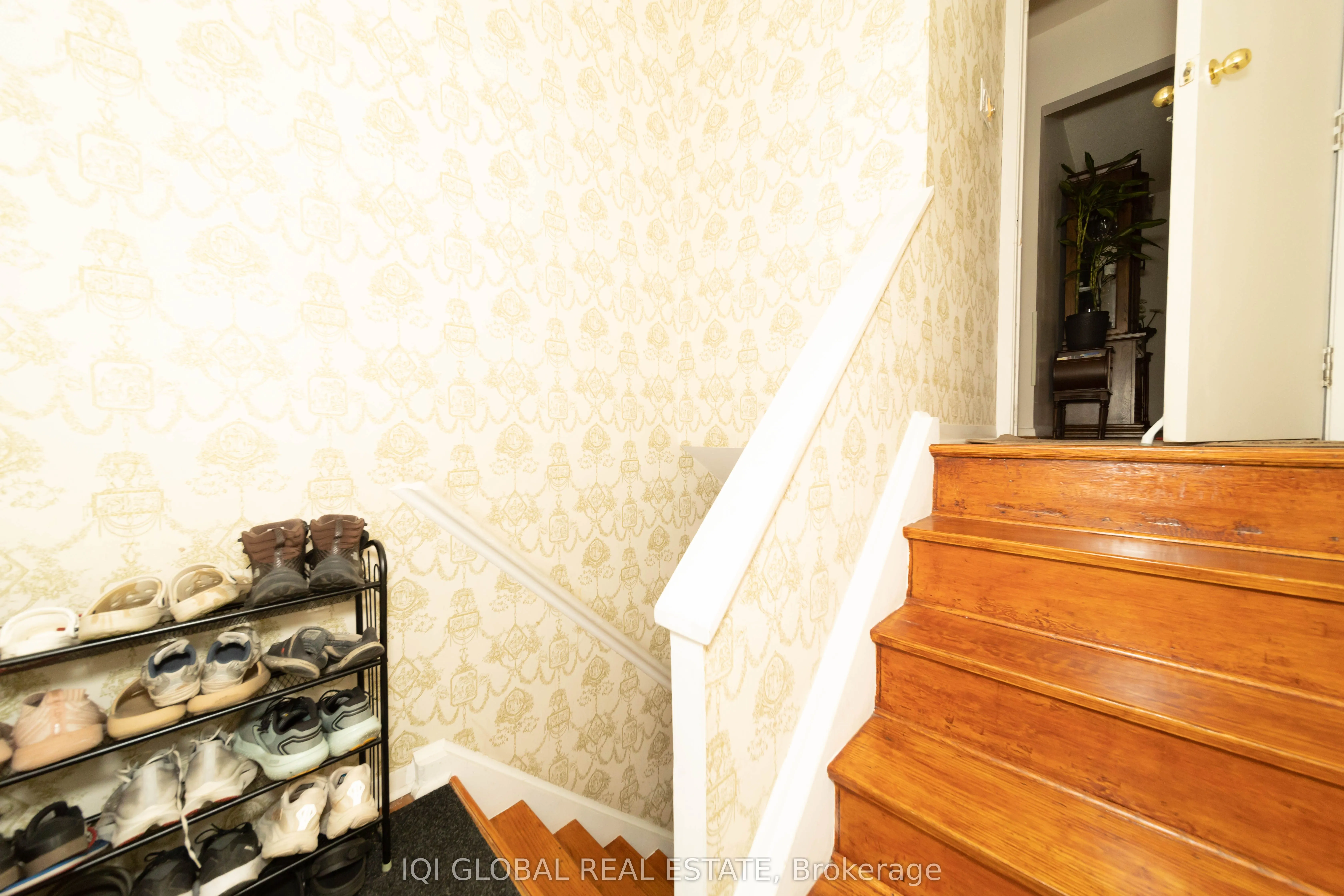 31 REGATTA CRES Crescent E