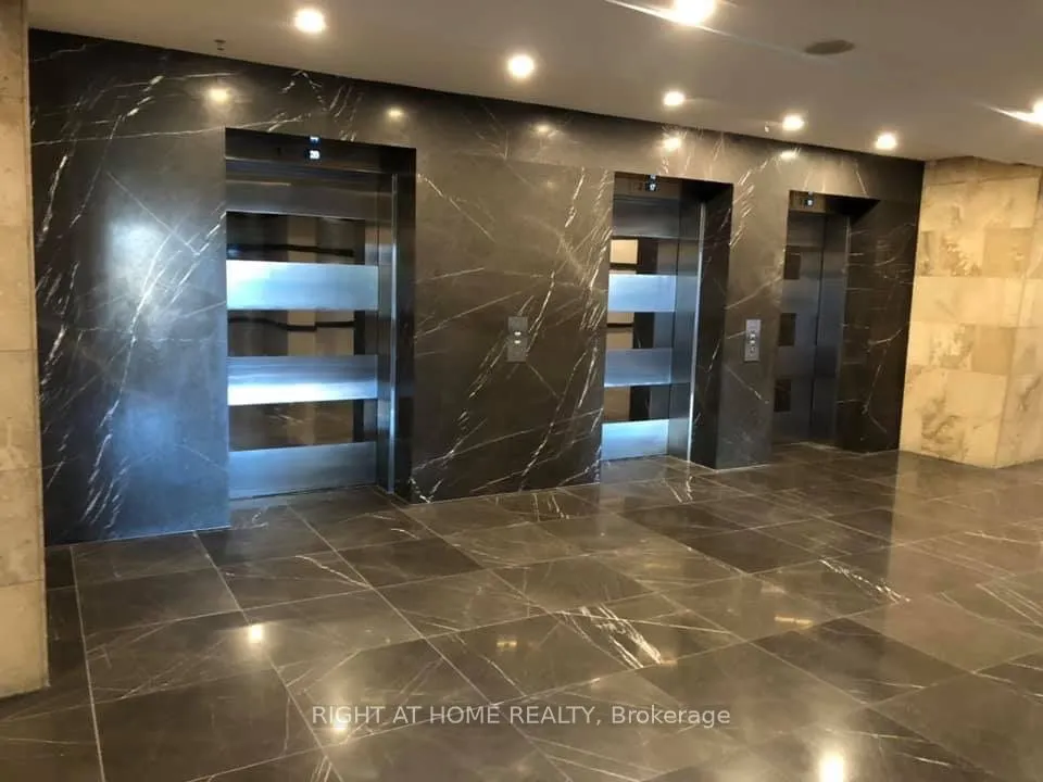 8 Park Road, #2103