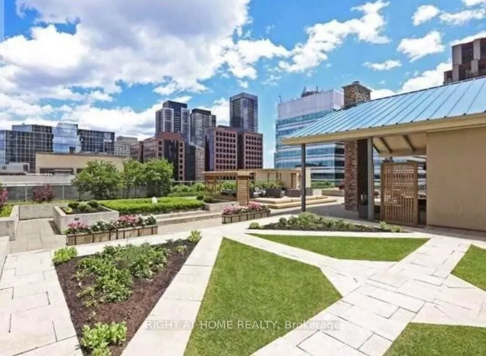 8 Park Road, #2103