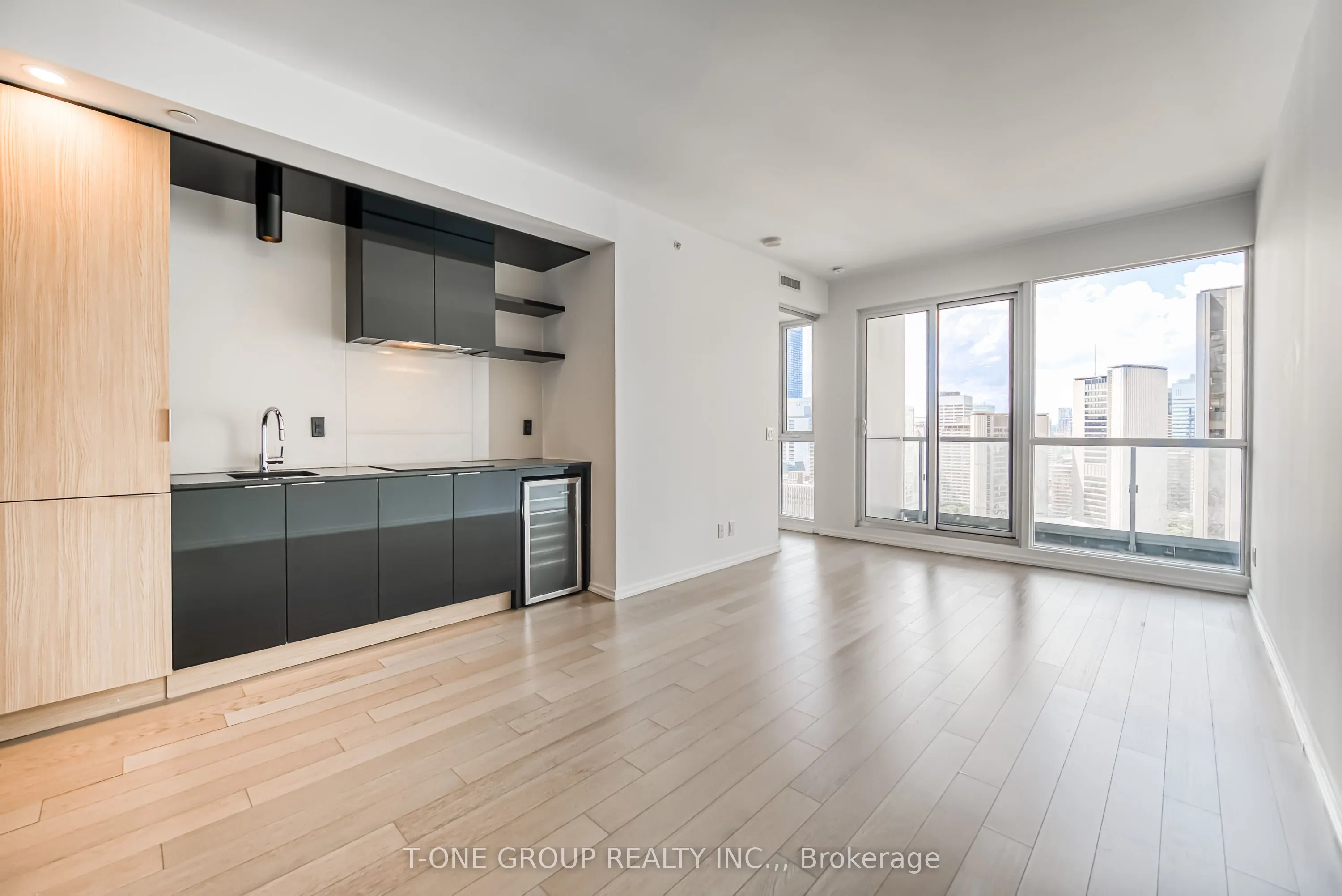 70 Temperance Street, #2501
