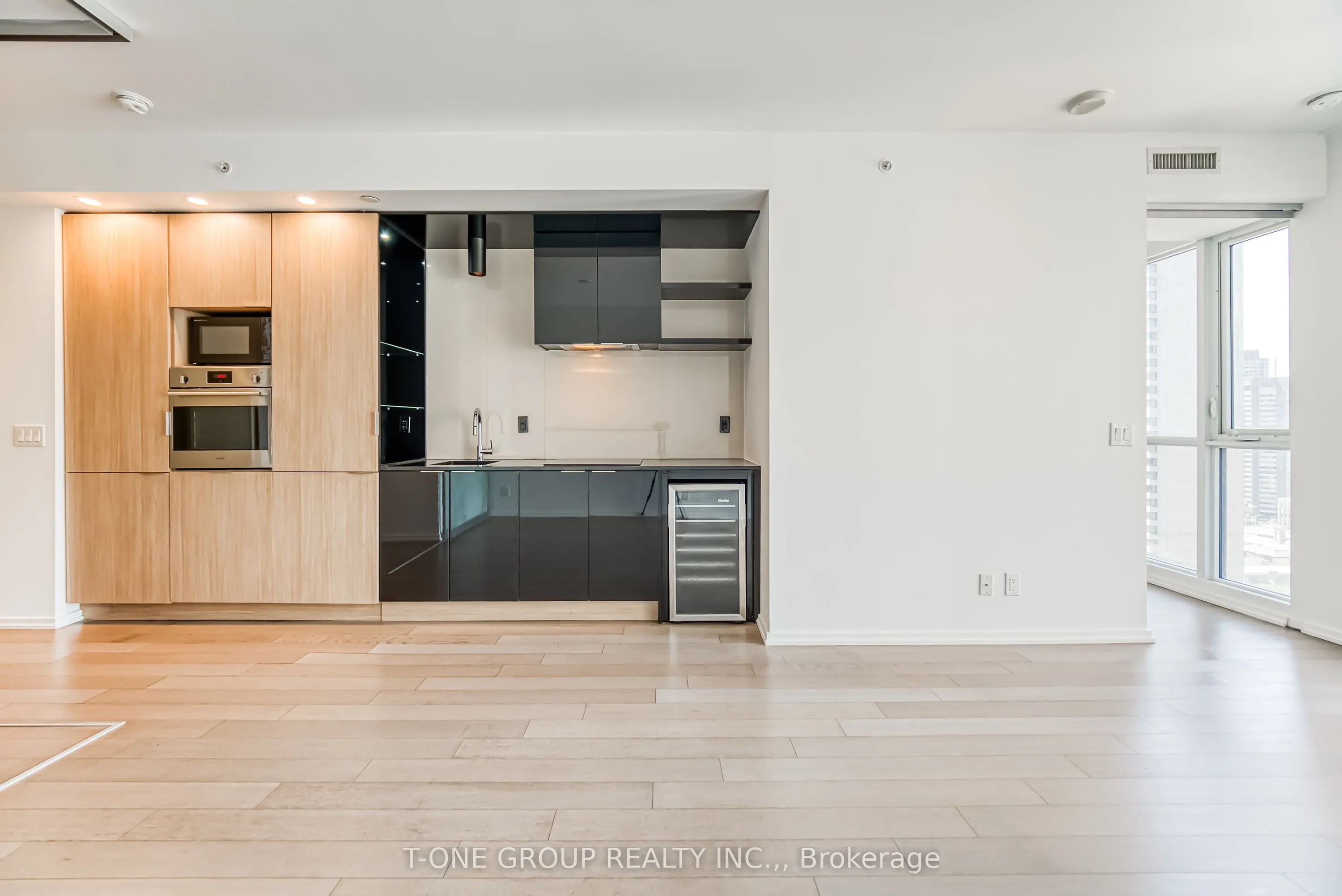 70 Temperance Street, #2501