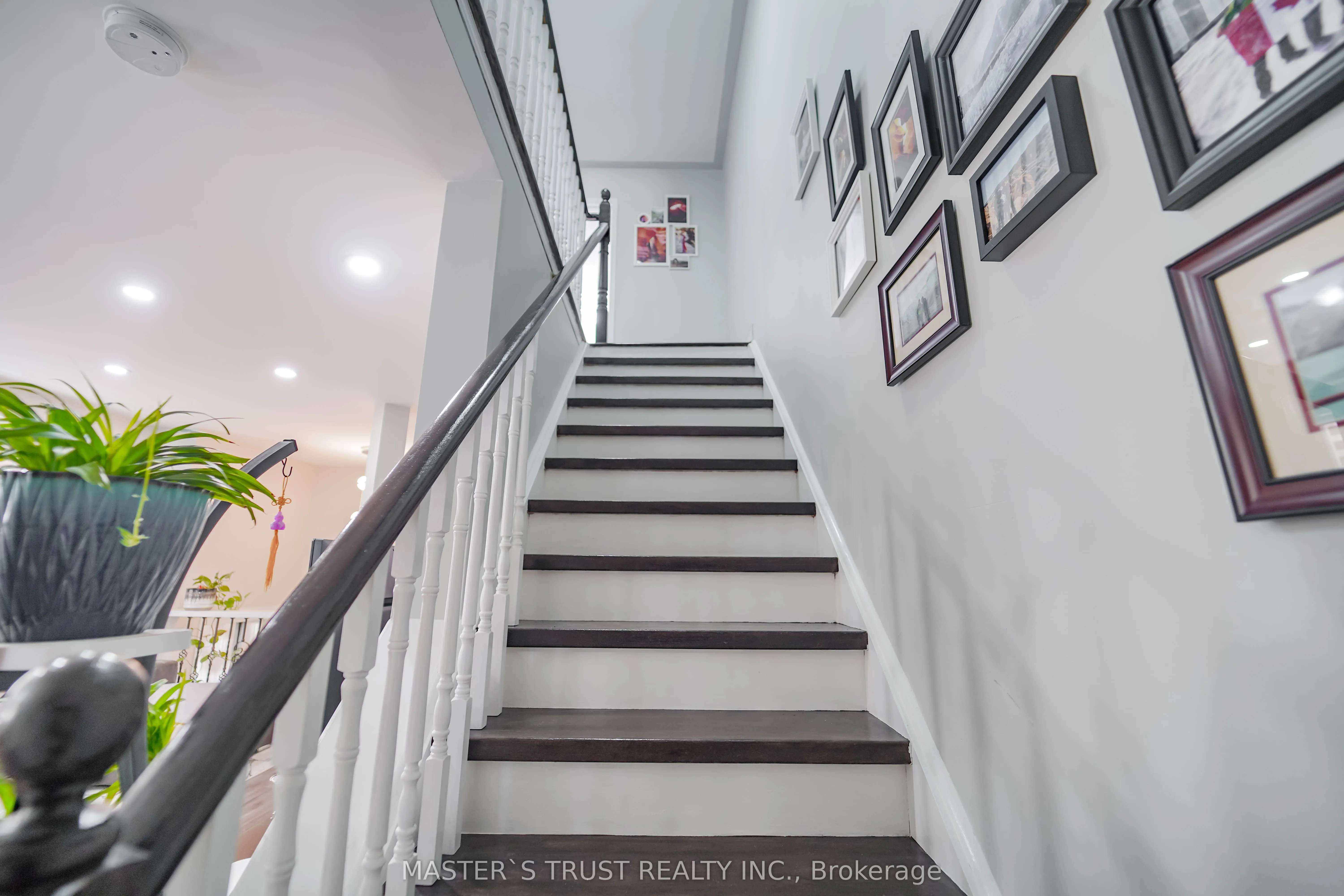 40 Rochefort Drive