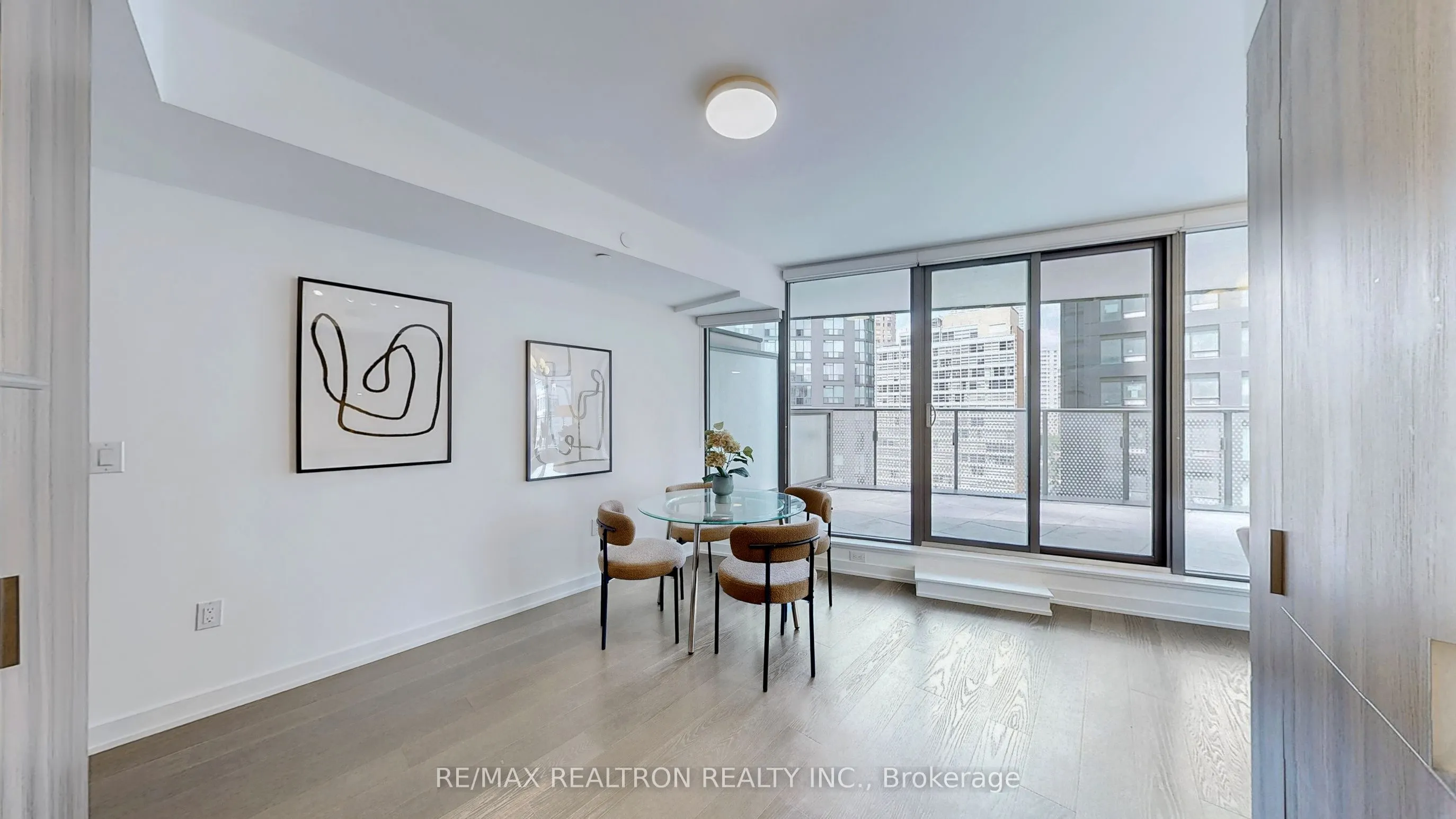 11 Wellesley Street W, #811