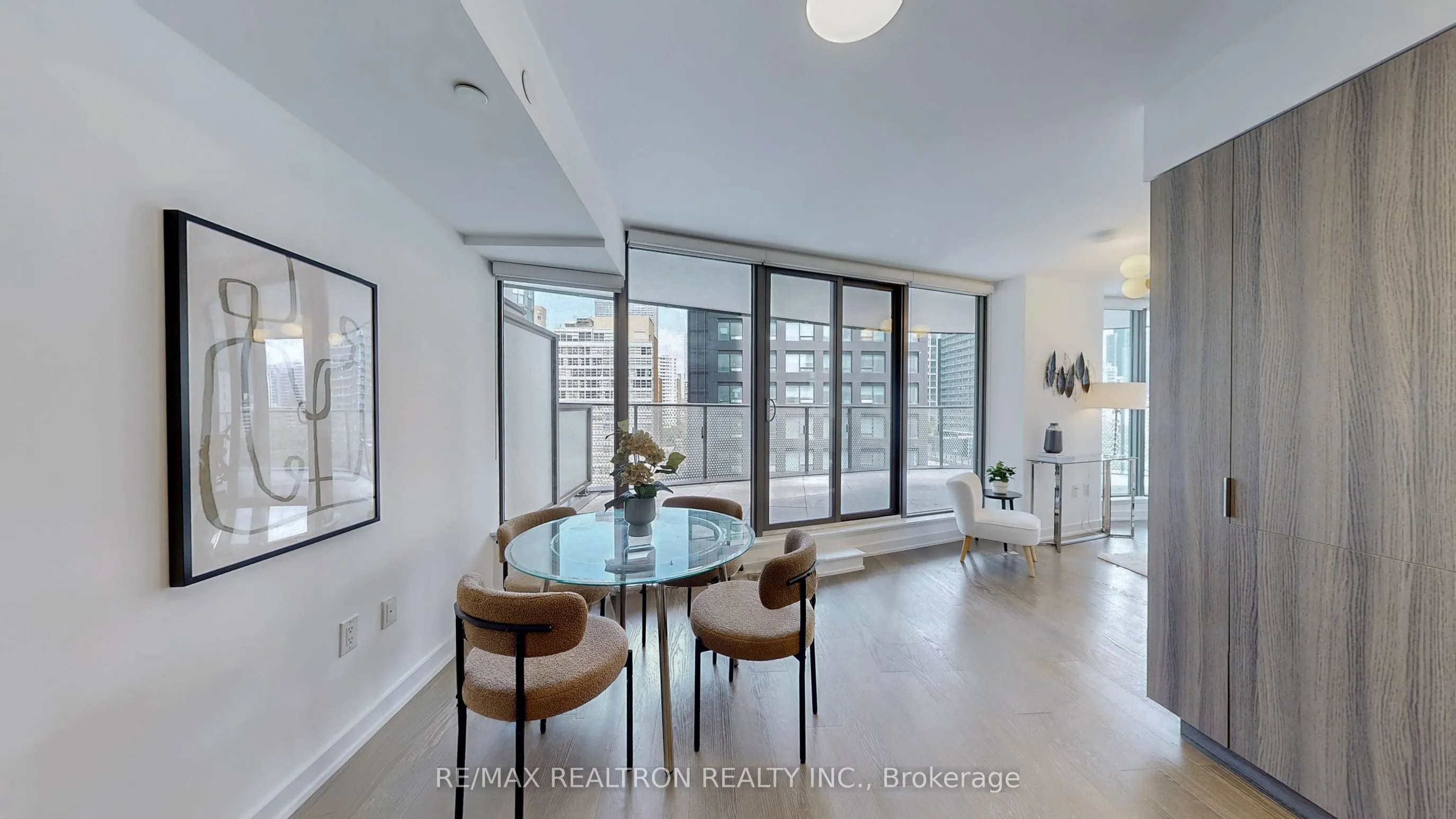 11 Wellesley Street W, #811