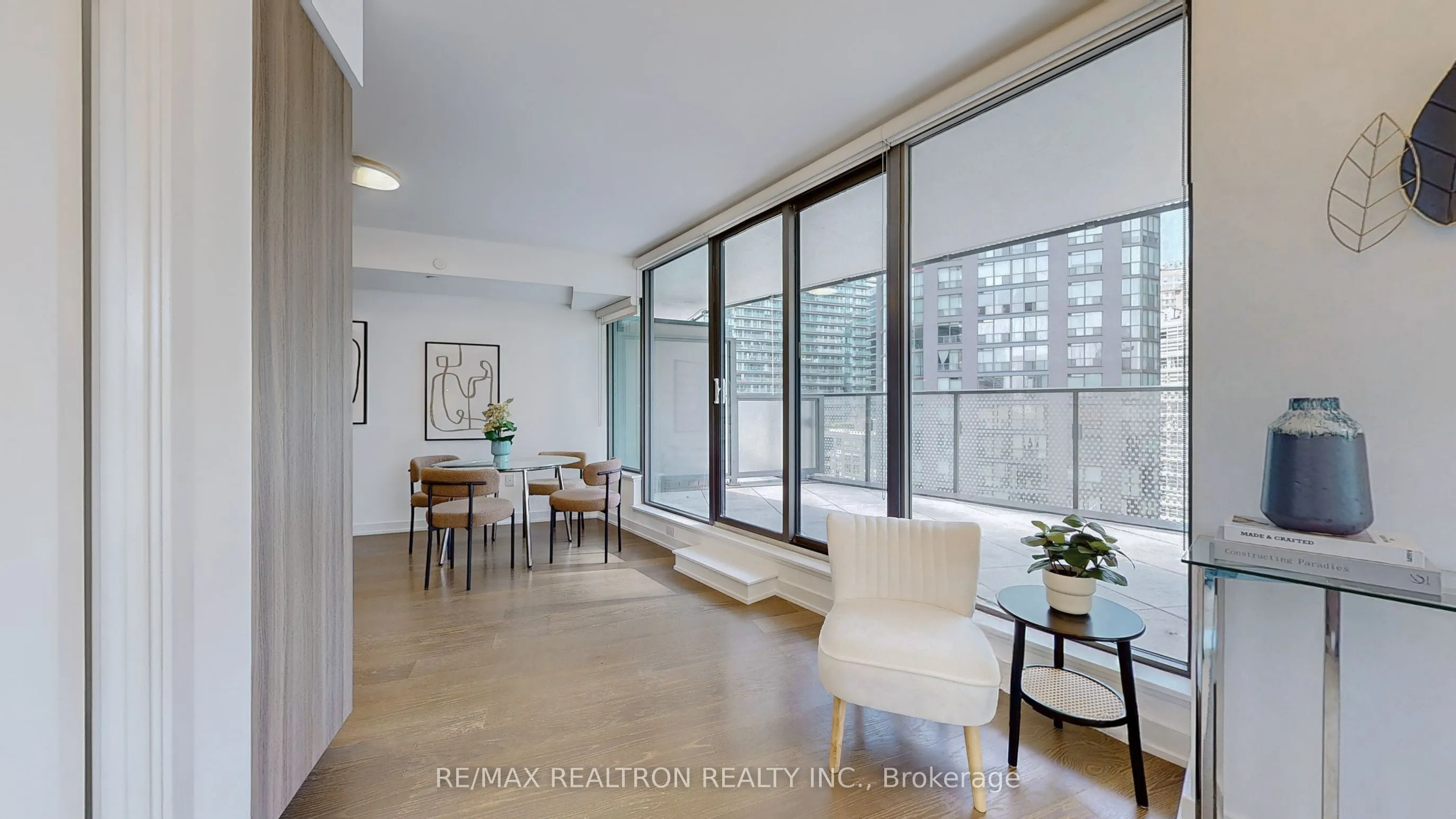11 Wellesley Street W, #811