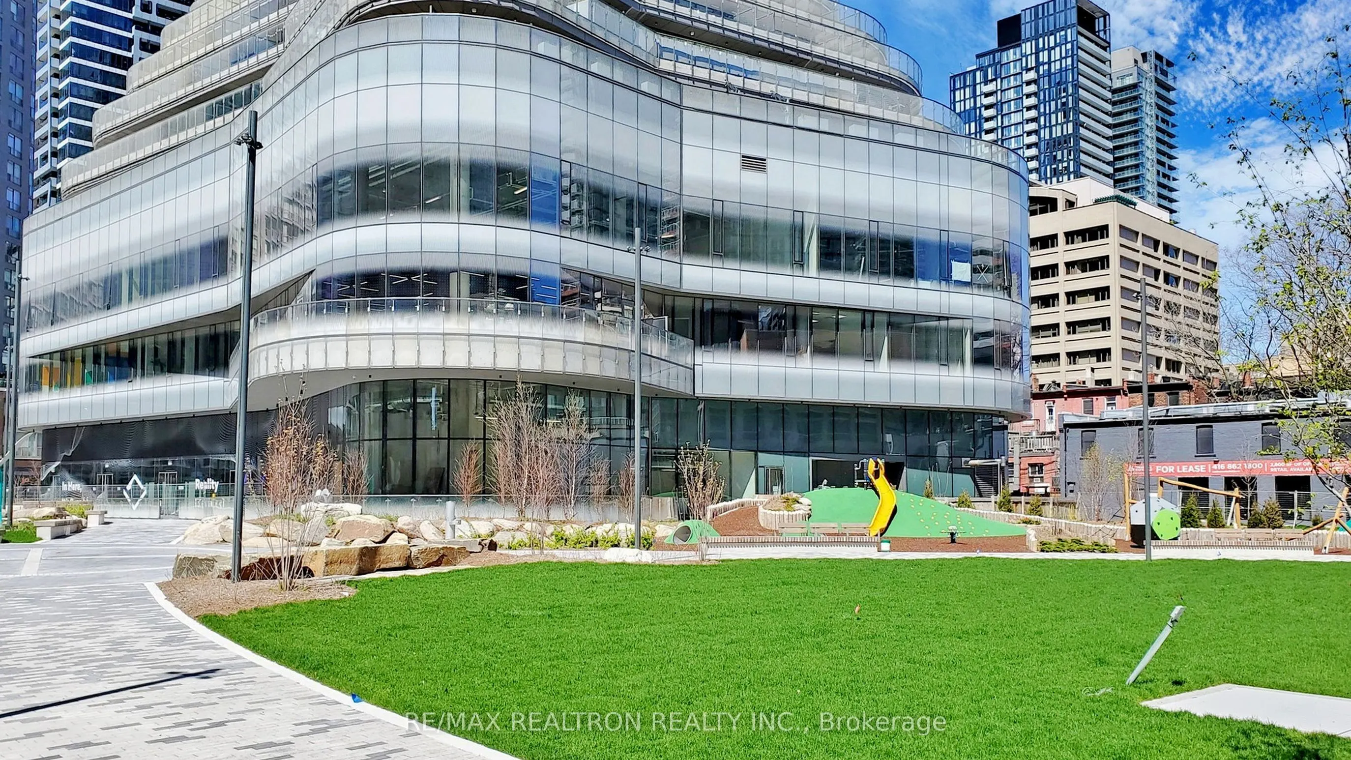 11 Wellesley Street W, #811