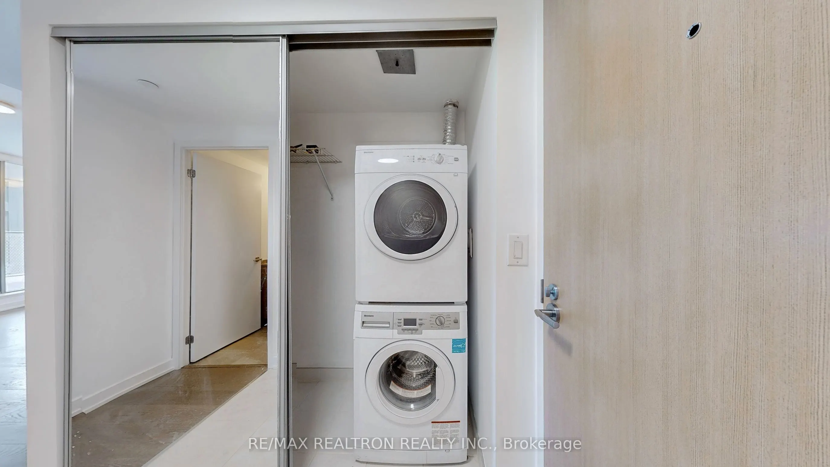 11 Wellesley Street W, #811