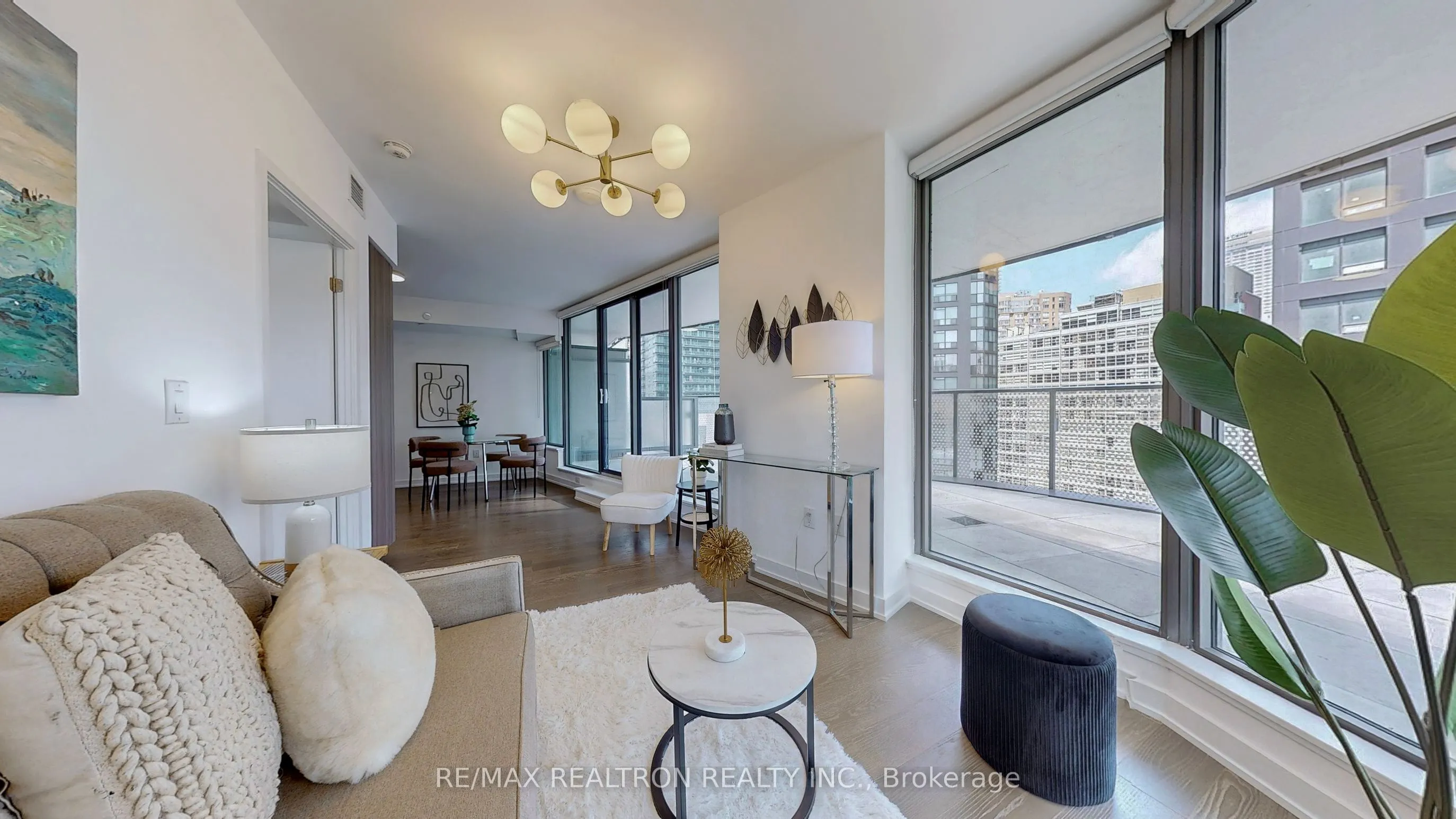 11 Wellesley Street W, #811