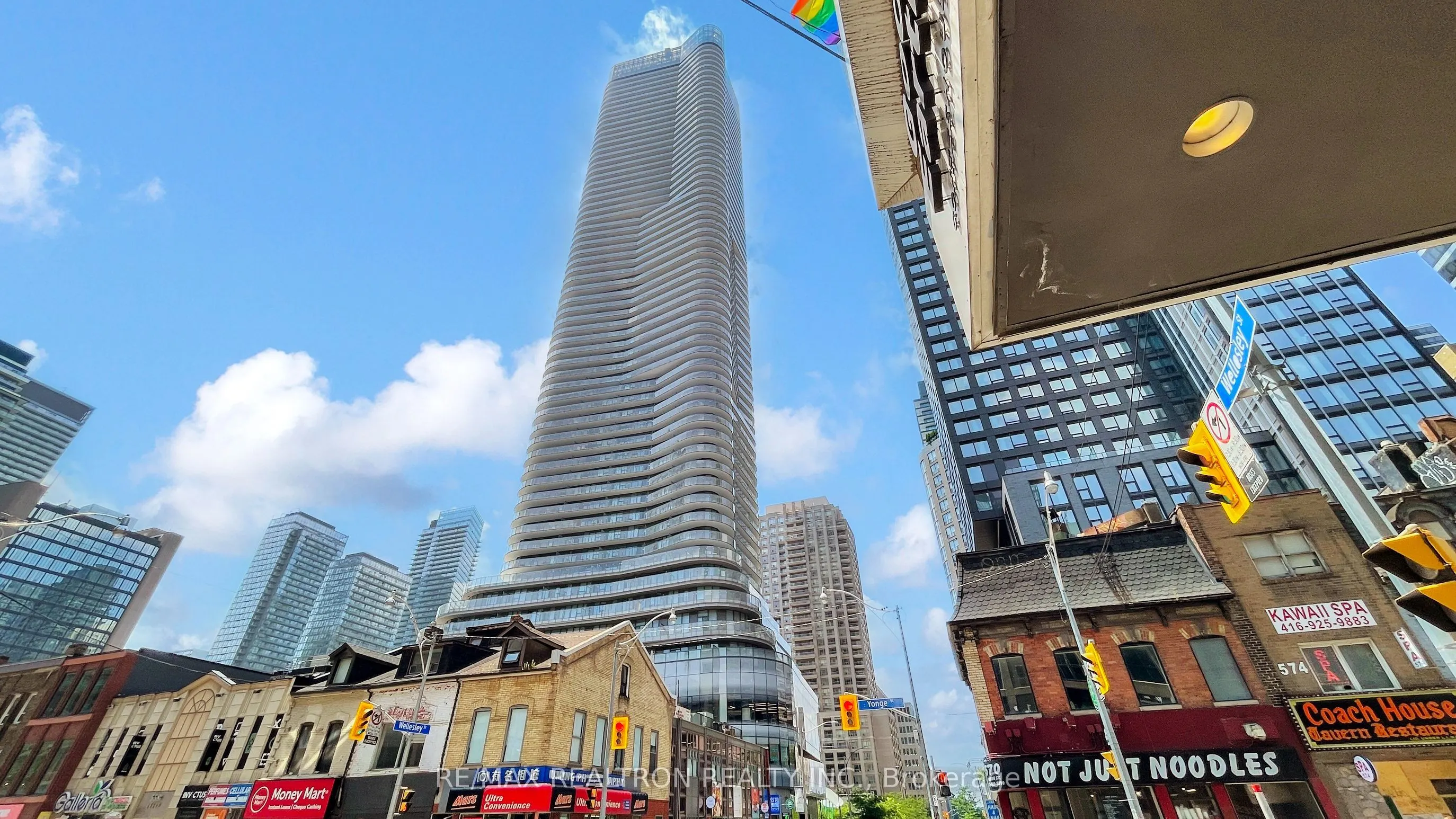 11 Wellesley Street W, #811