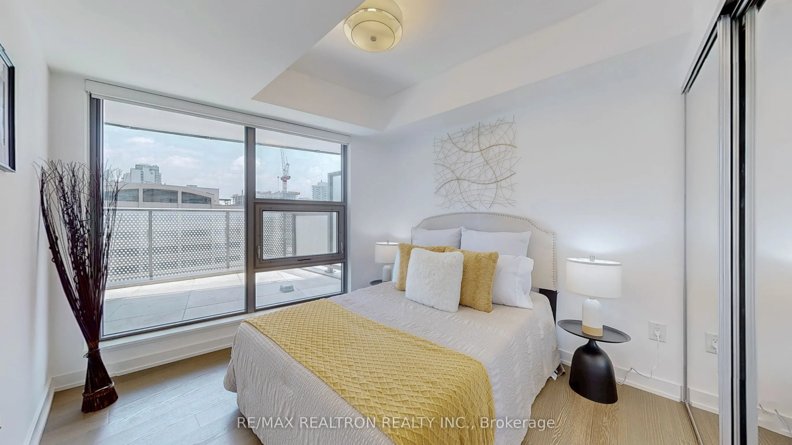 11 Wellesley Street W, #811