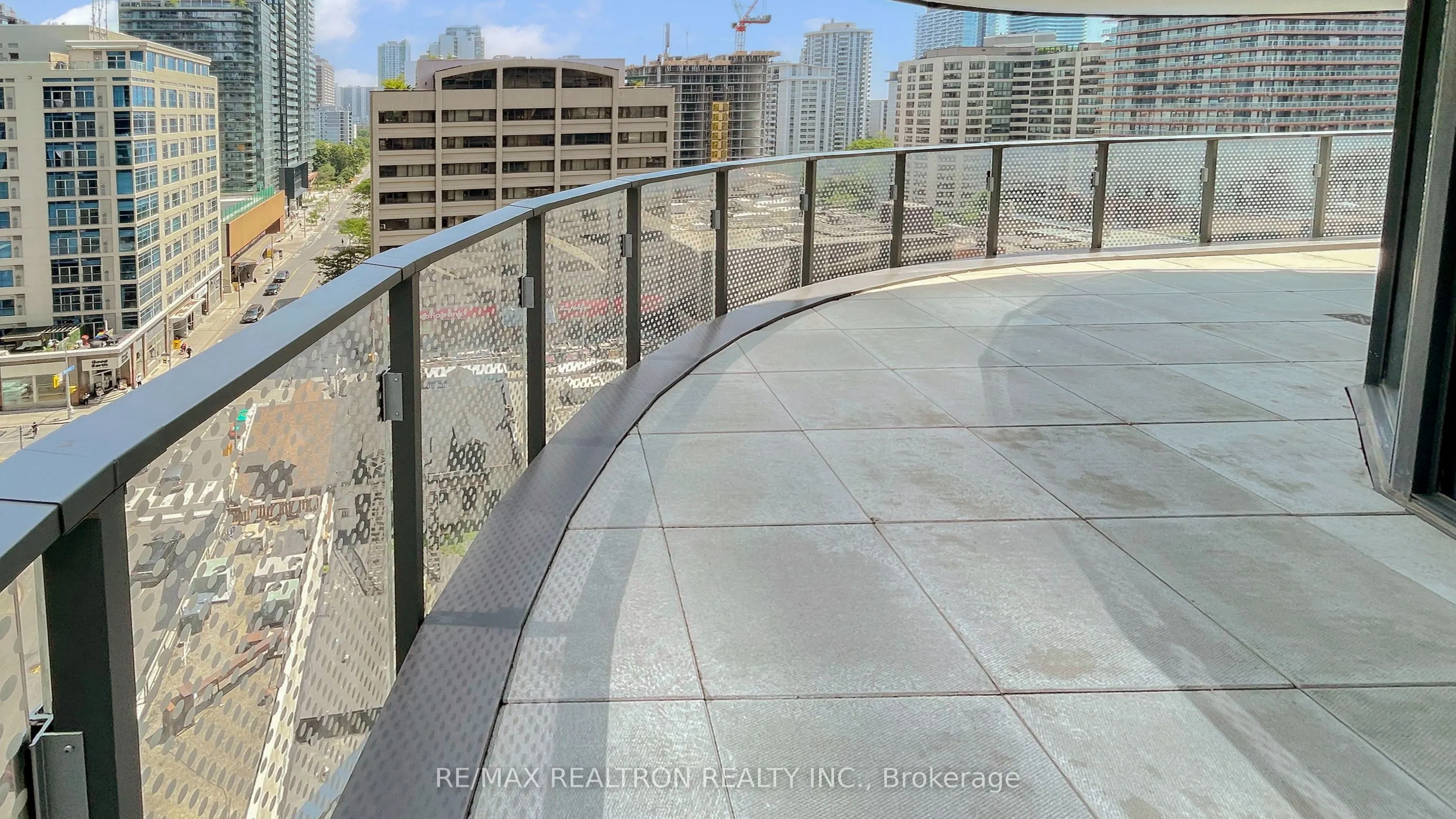 11 Wellesley Street W, #811
