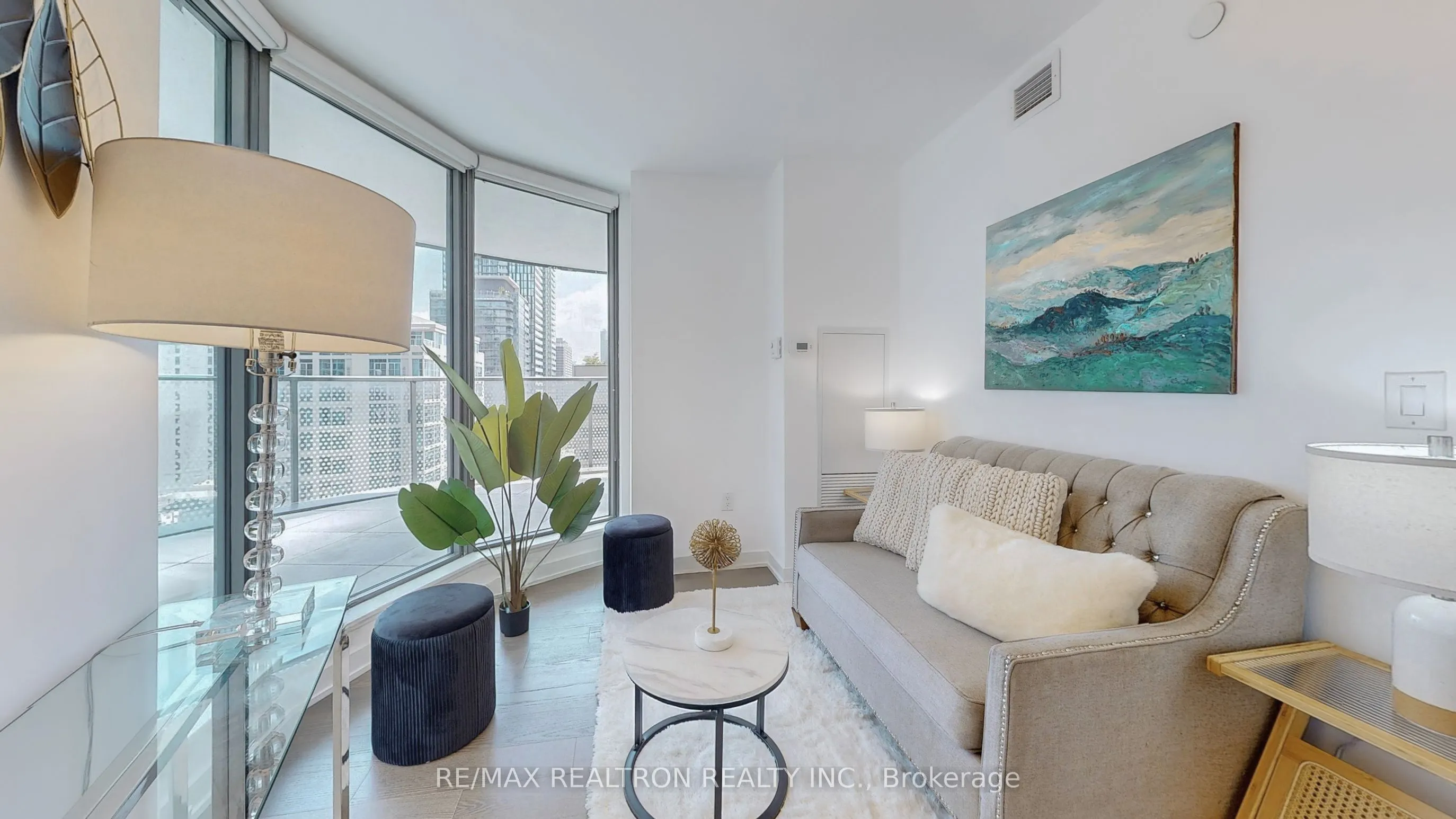 11 Wellesley Street W, #811