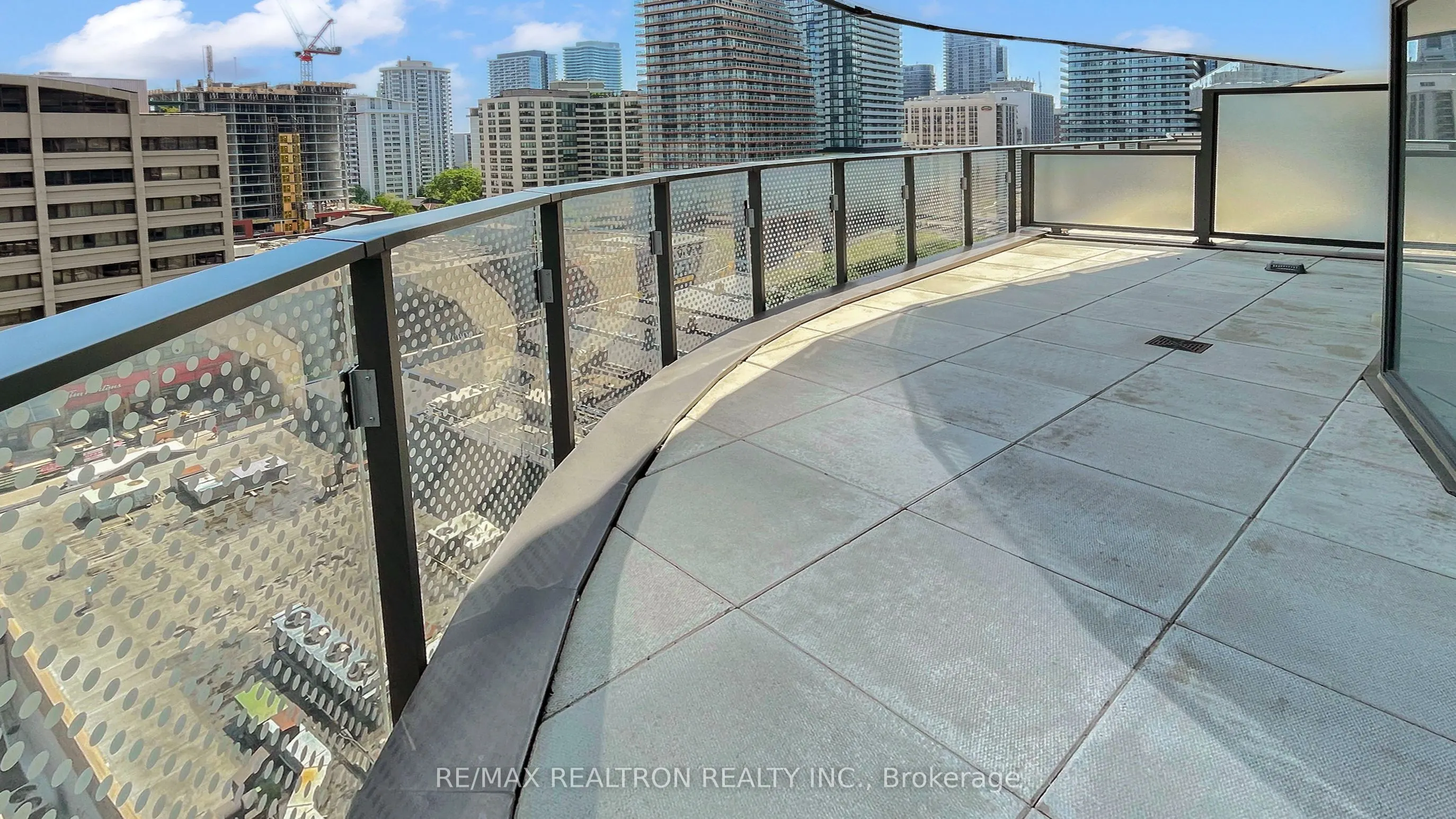 11 Wellesley Street W, #811
