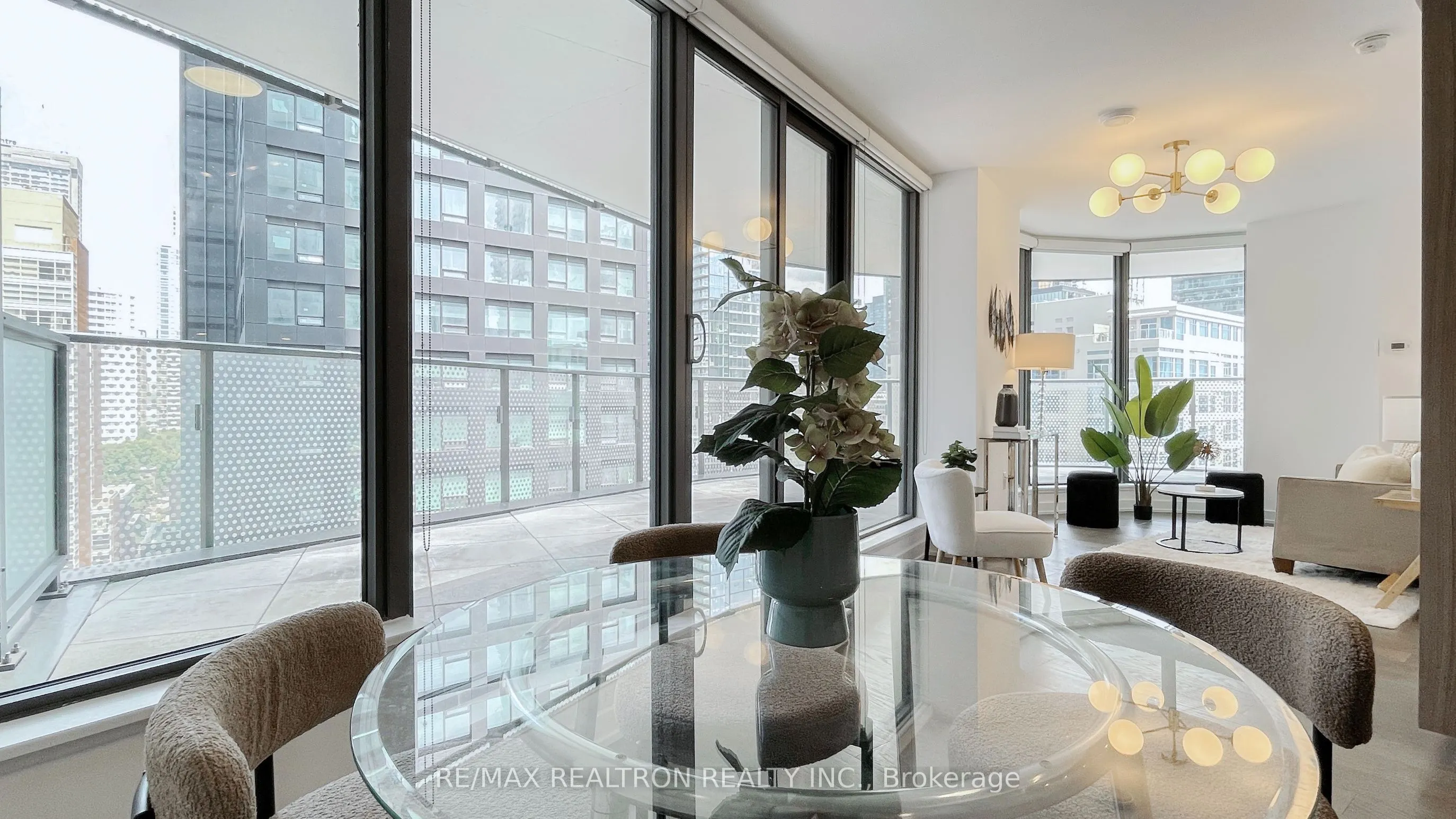 11 Wellesley Street W, #811