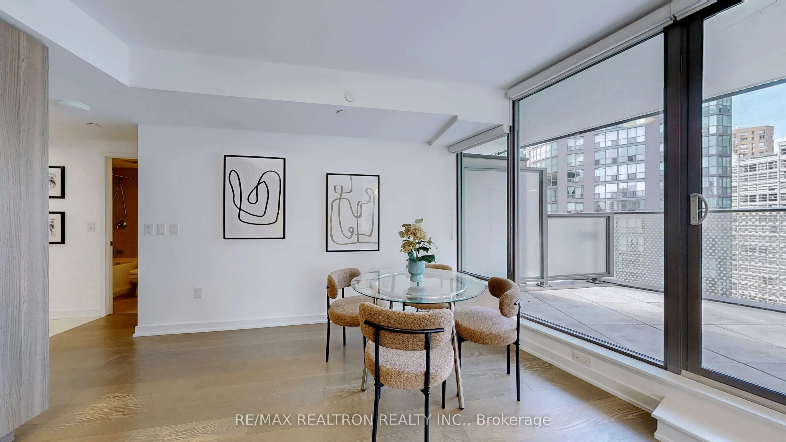 11 Wellesley Street W, #811